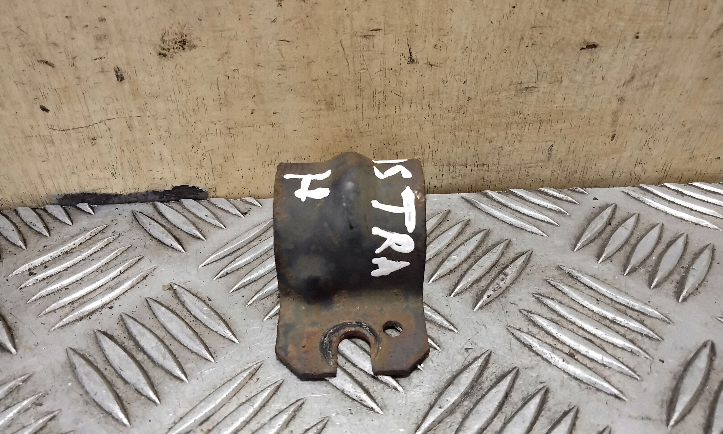 Opel Astra H Stabilisator- Vorderachse Halter OEM VAL153967 image 4
