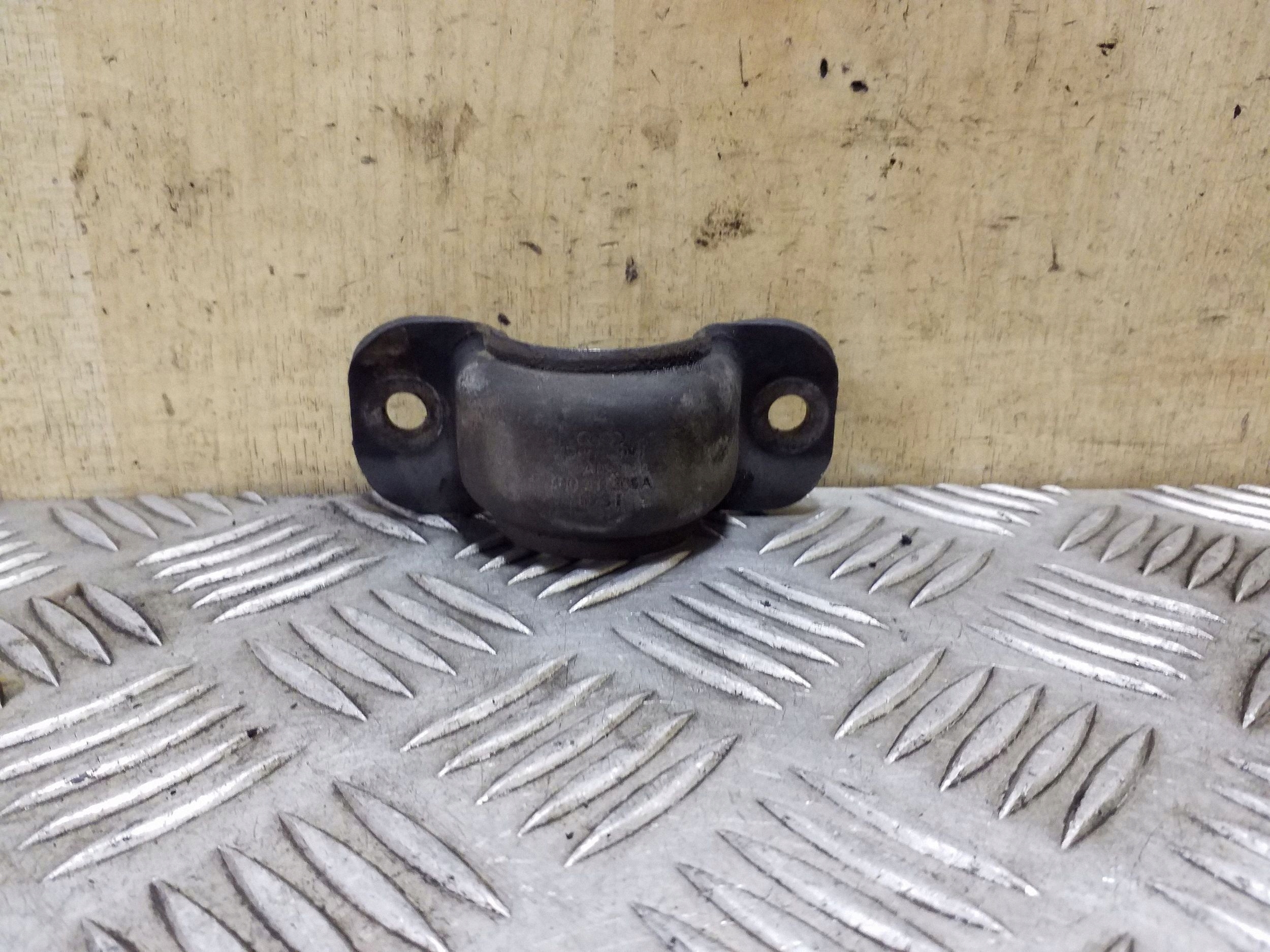 Audi A8 S8 D4 4H 2013 Stabilisatorlager vorne image 2