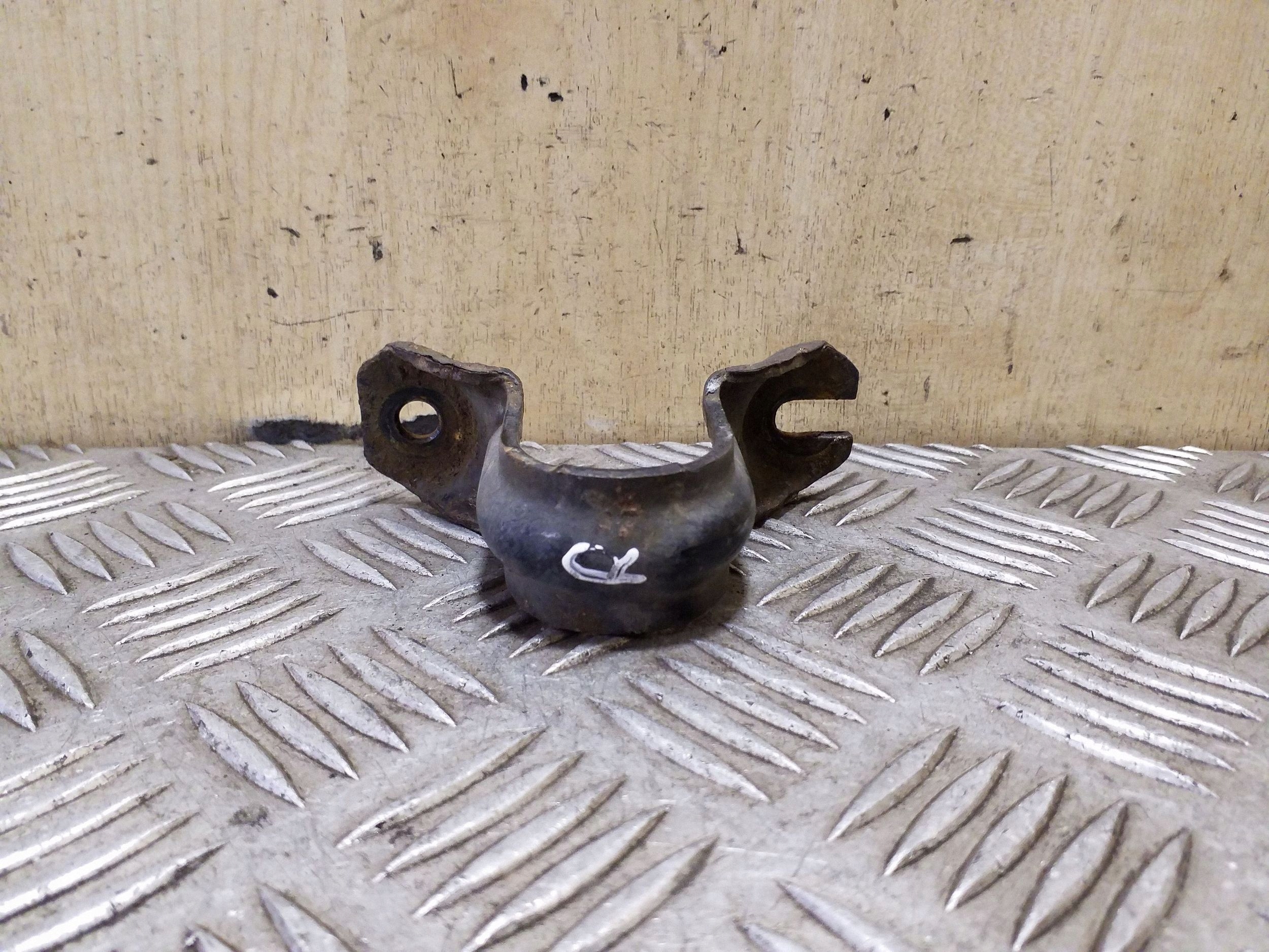 Nissan Qashqai Stabilisatorlager vorne rechts OEM VAL161035 image 5
