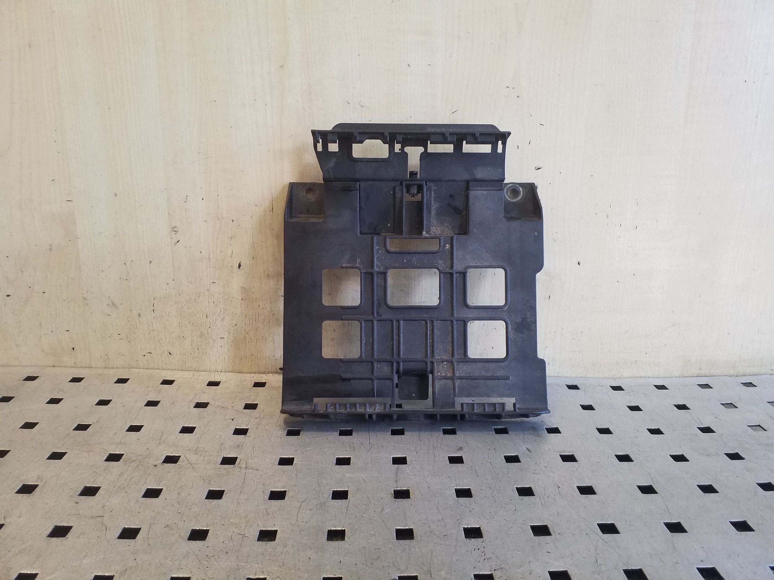 VW EOS moottorinohjainyksikön kiinnike 5K0906507 image 2