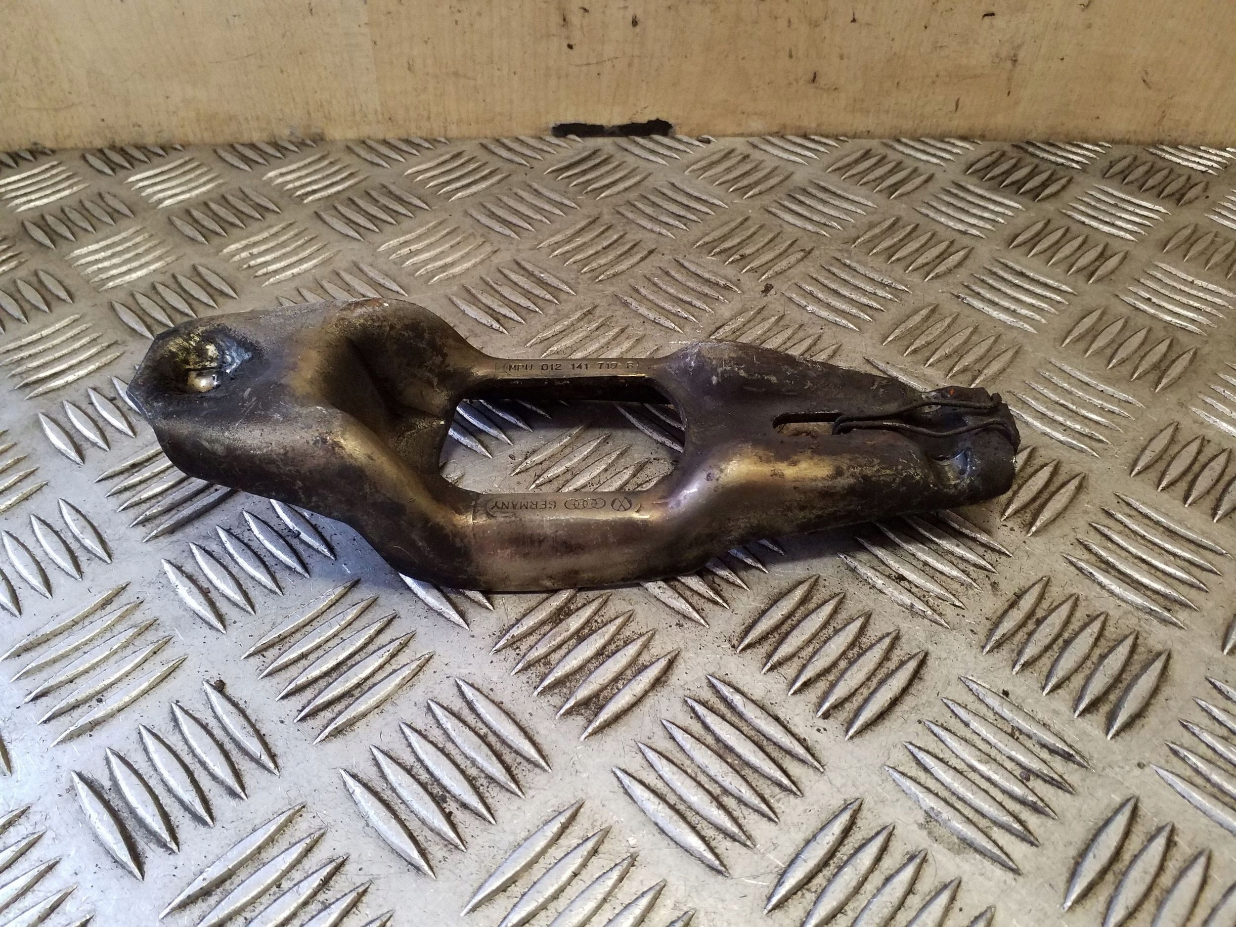 Audi OE 012141719B Palanca de Embrague Usada