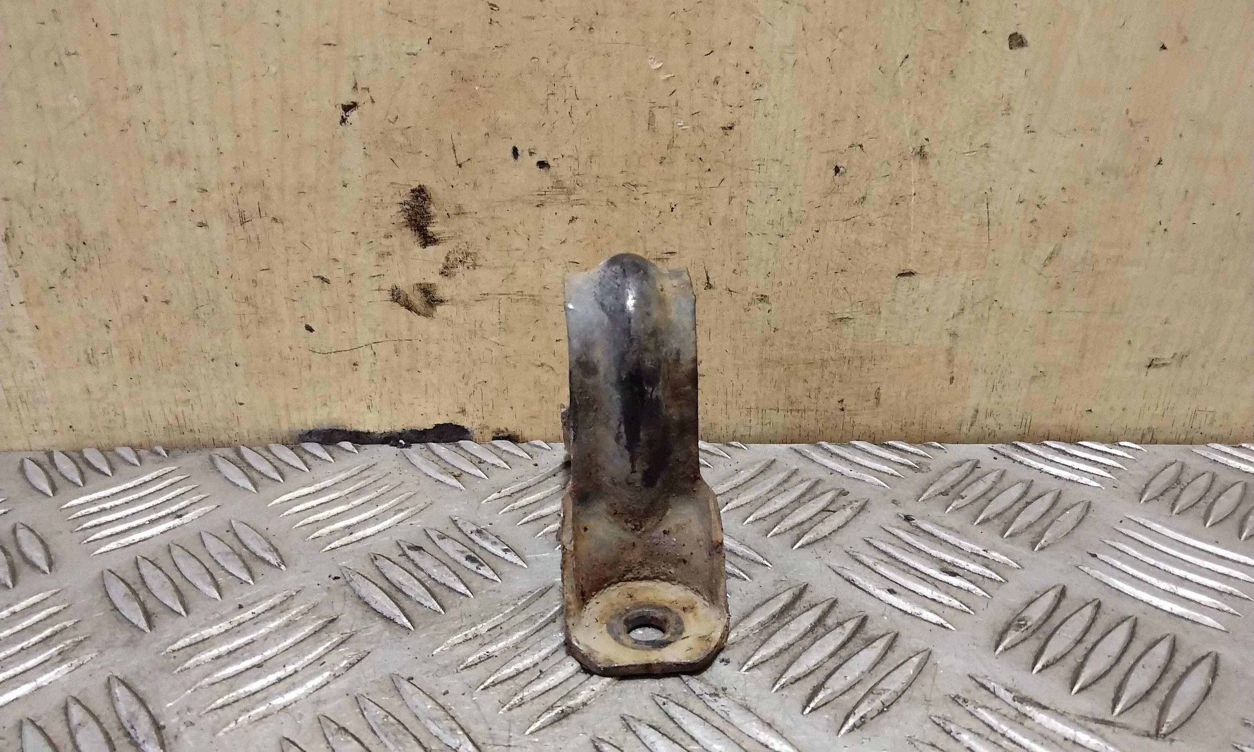 Nissan X-Trail T31 Stabilisator-Halterung vorne OEM image 2