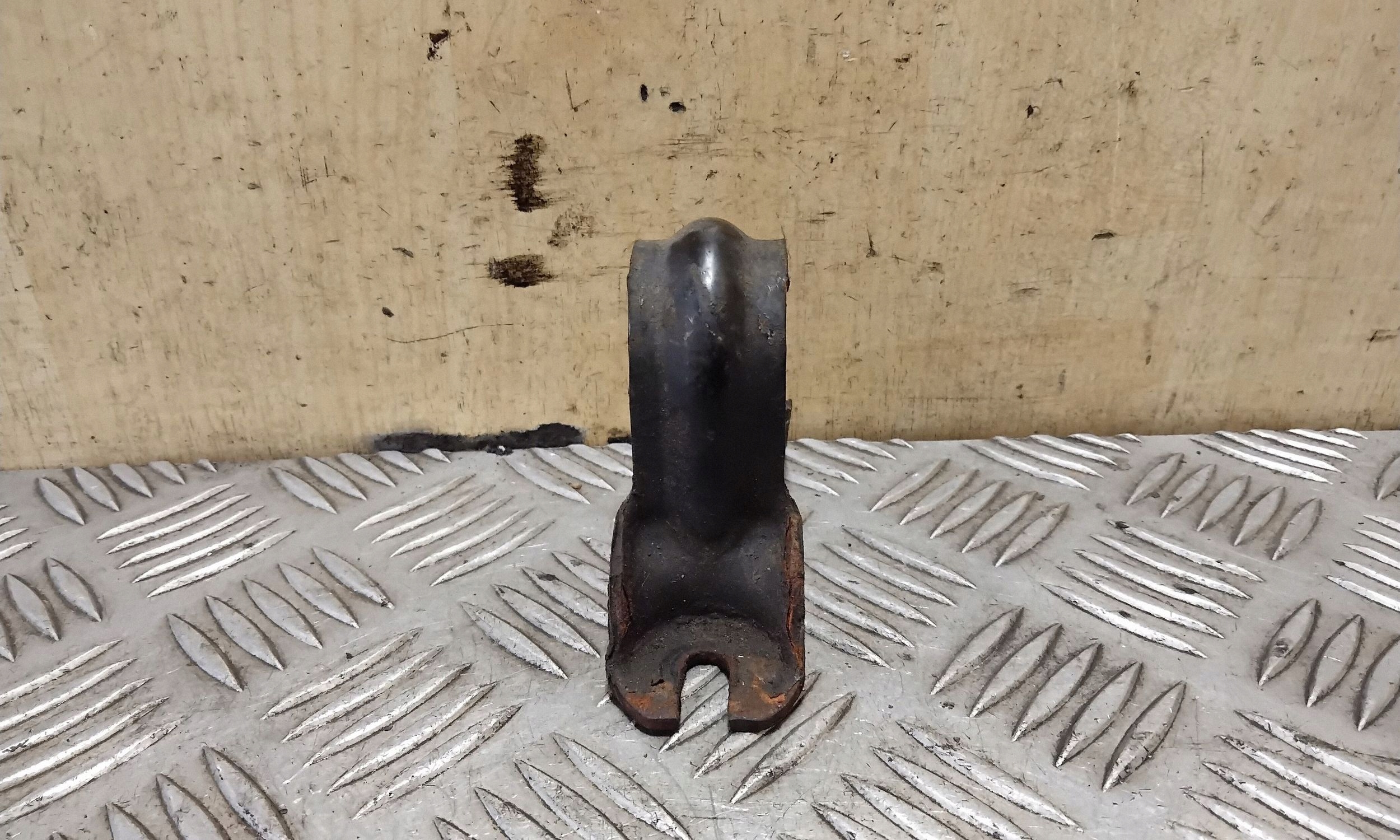 Nissan X-Trail T31 etum. vakaimen puristin, OEM VAL157865