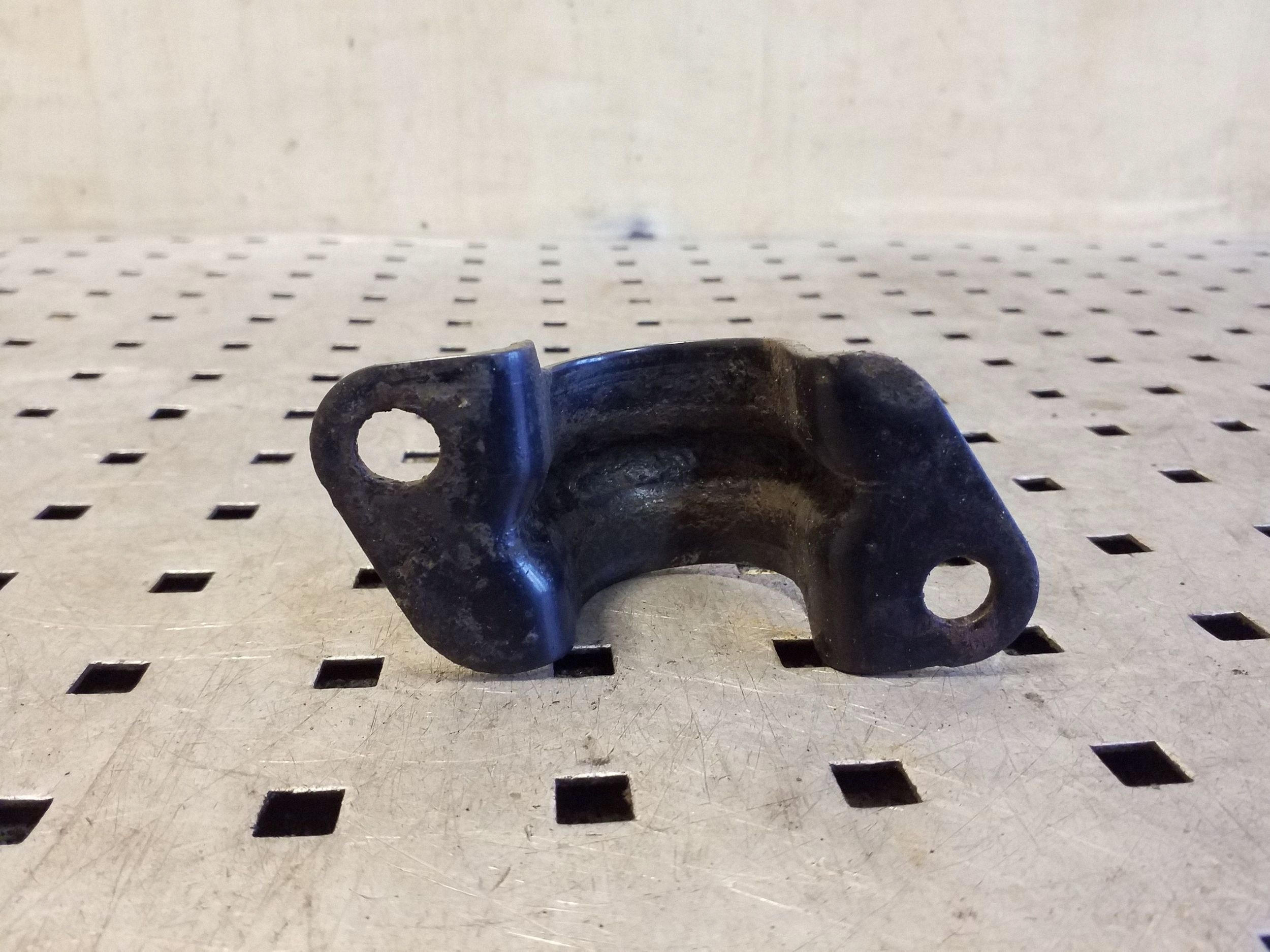 Nissan X-Trail T30 Front Stabilizer Bracket Left VAL164353 image 3