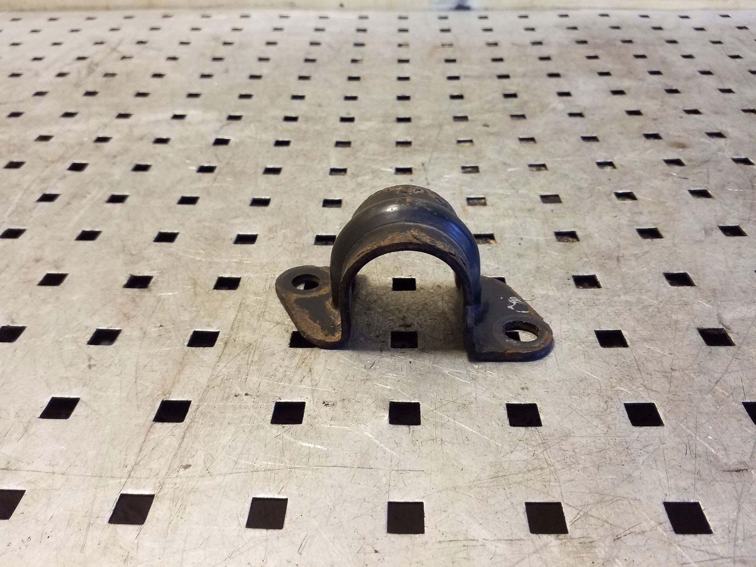 Nissan X-Trail T30 Front Stabilizer Bracket Right VAL164328 image 2