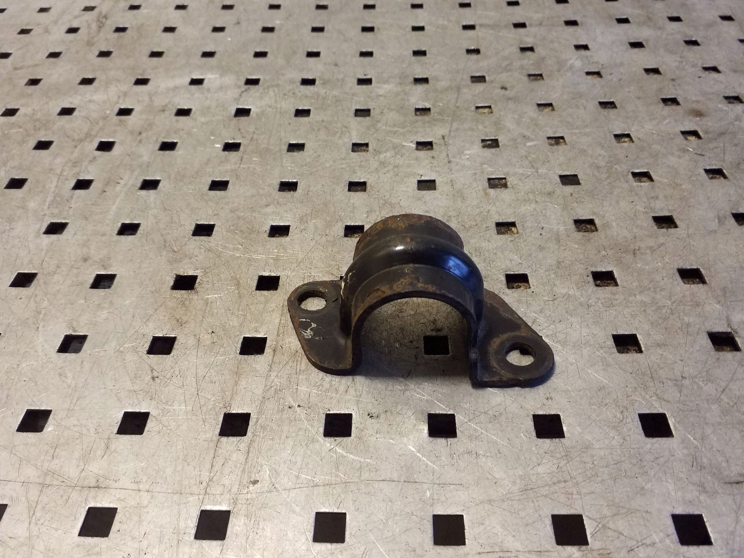 Nissan X-Trail T30 Front Stabilizer Bracket Right VAL164328 image 3