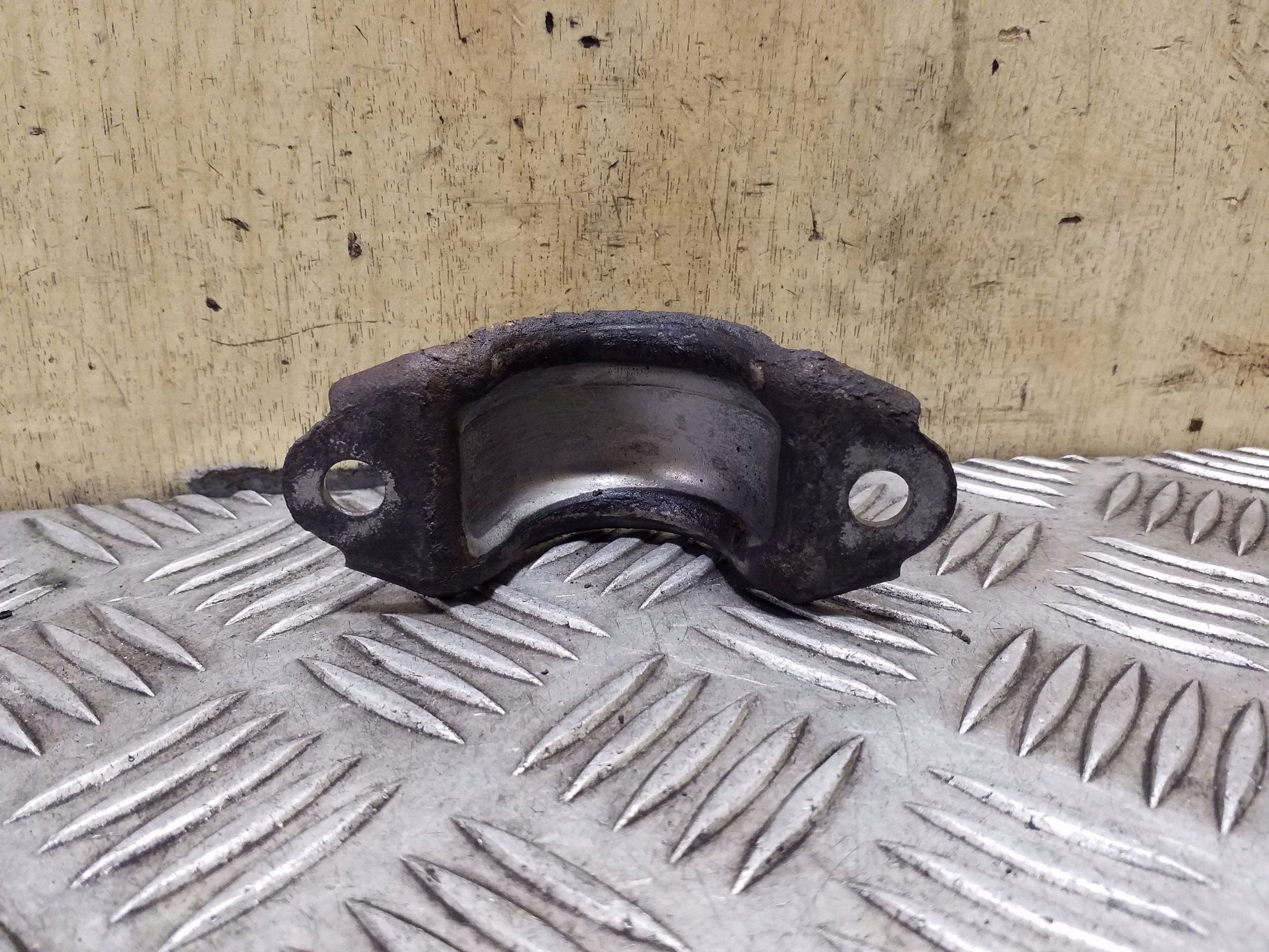Audi A5 8T 8F Front Stabilizer Bracket Left VAL167599 image 4