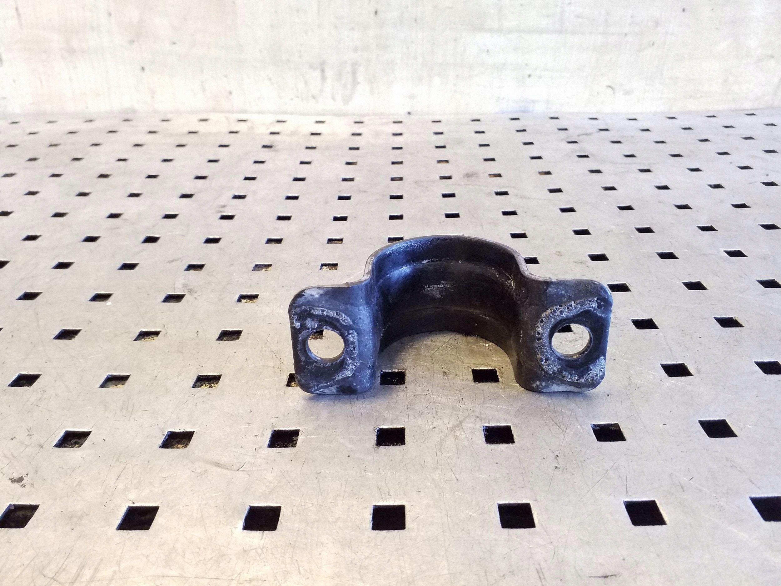 Chevrolet Captiva Front Stabilizer Bracket RH OEM VAL177377