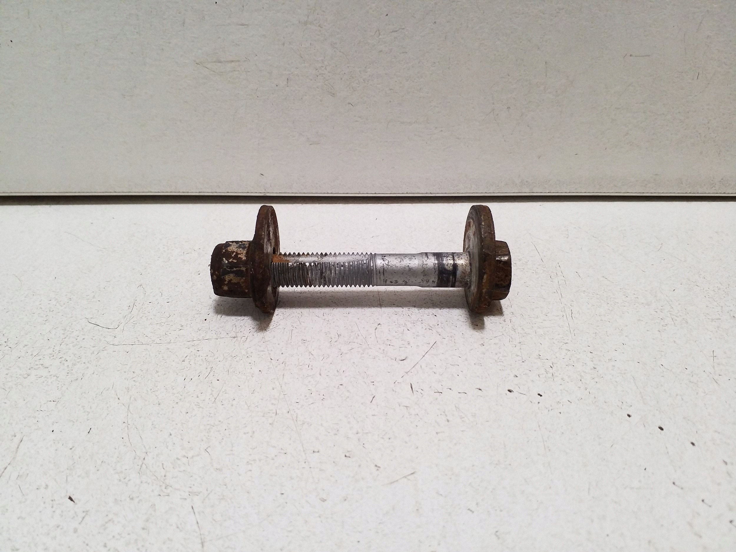 Tornillo excéntrico suspensión delantera VW Golf VII VAL280054 image 2