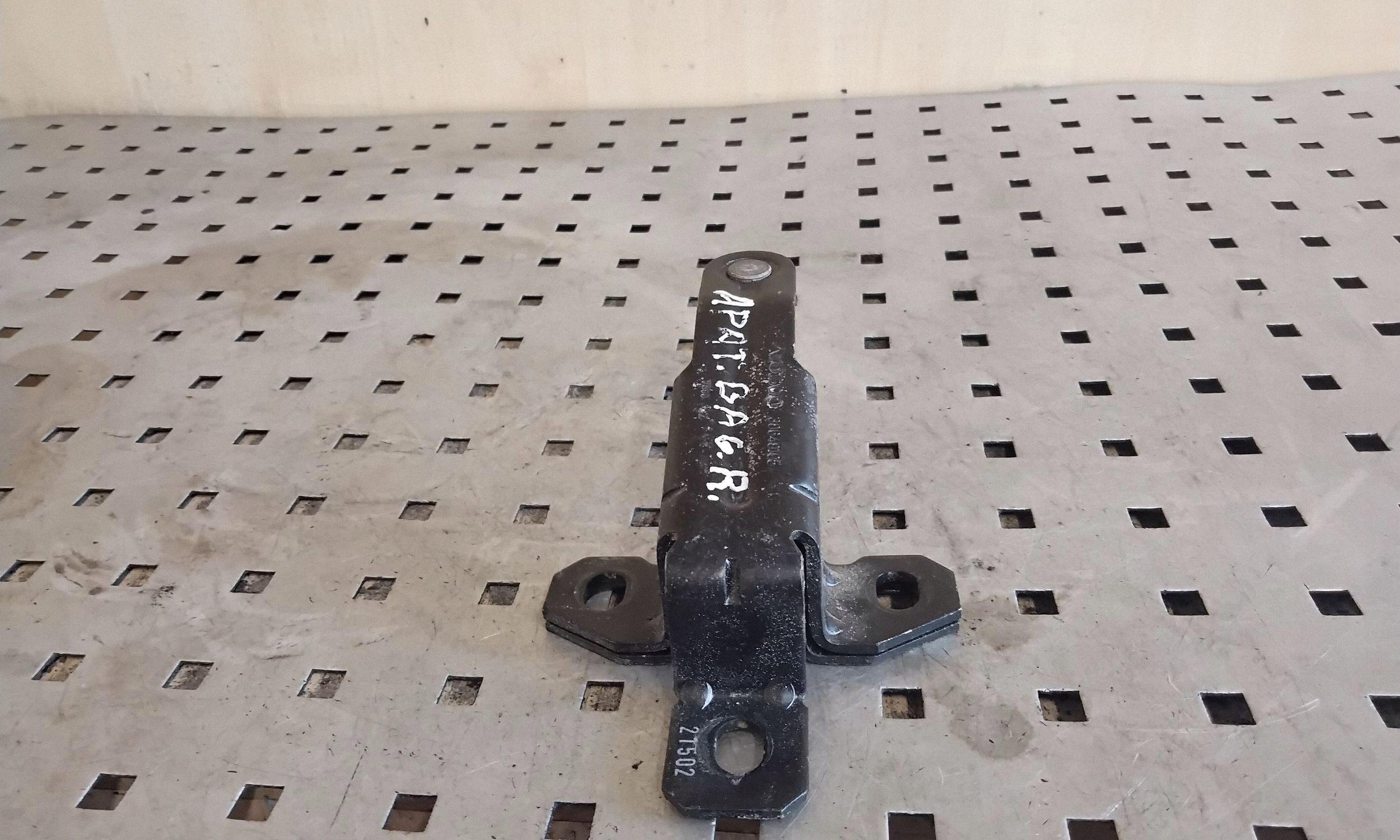 Volvo XC90 Tailgate Hinge Pickup Right Side OEM VAL118997 image 2
