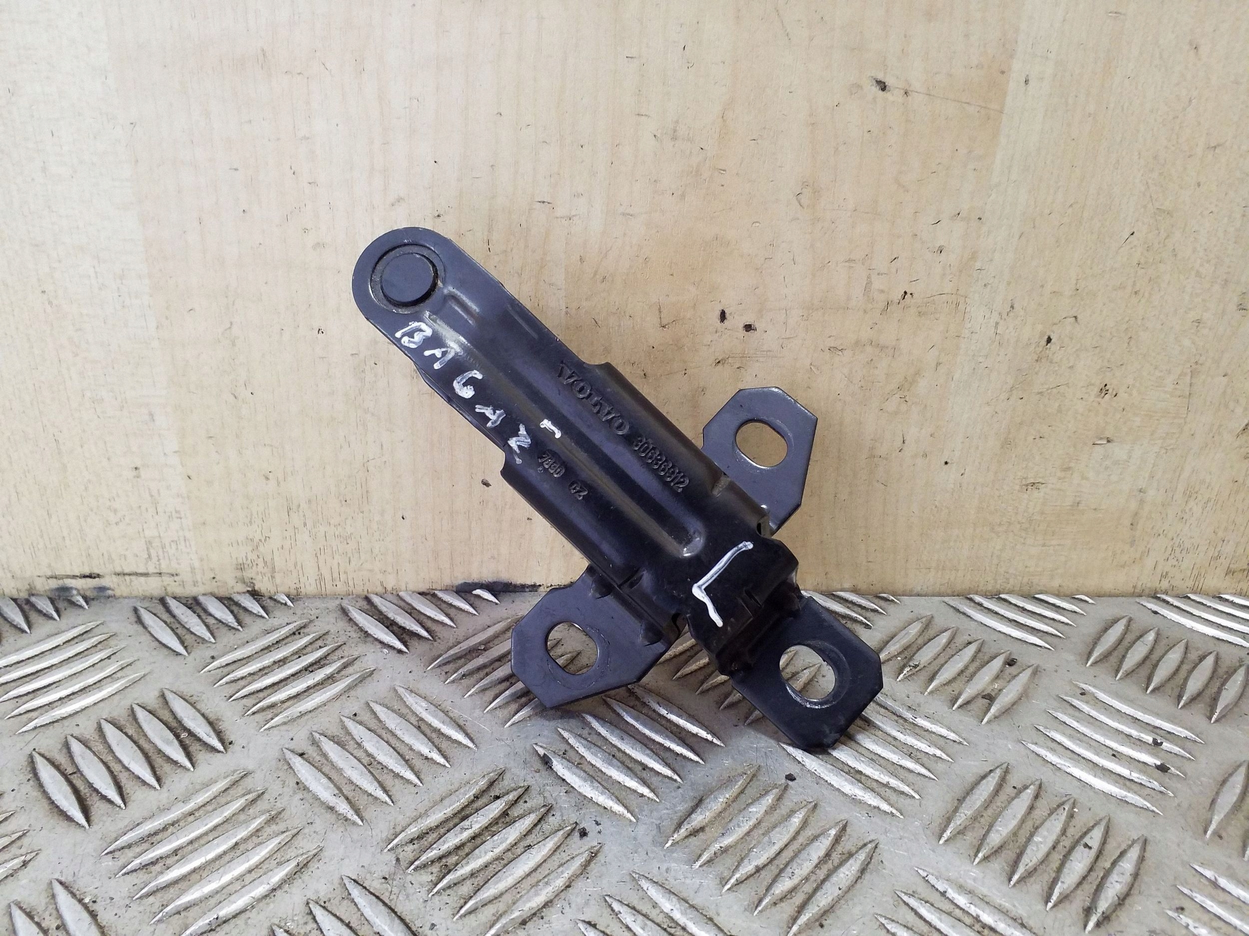 2014 Volvo XC90 Tailgate Latch 30636912 Used image 2