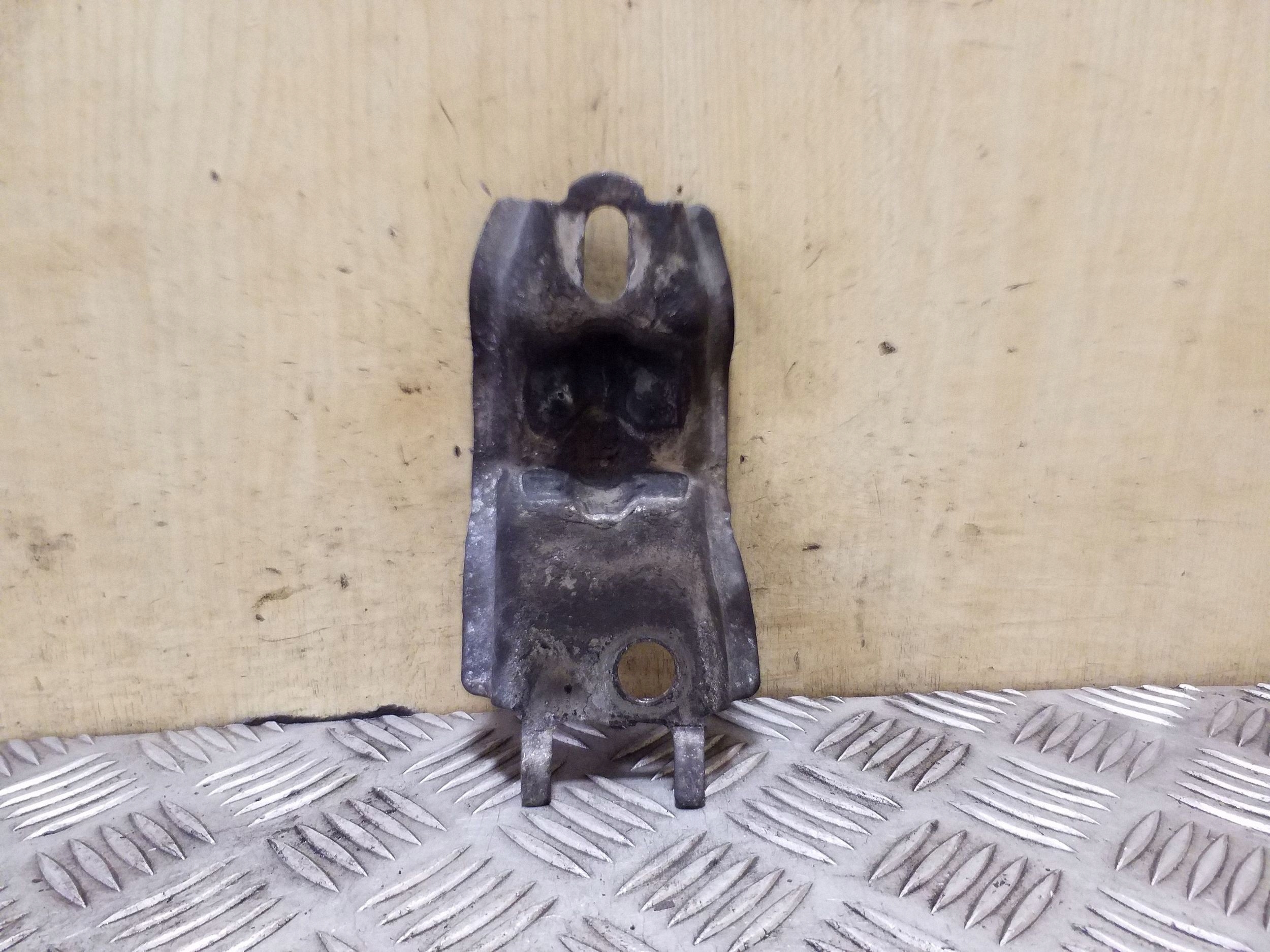 Citroen C4 Grand Picasso Front Stabilizer Bracket Left OEM VAL152363
