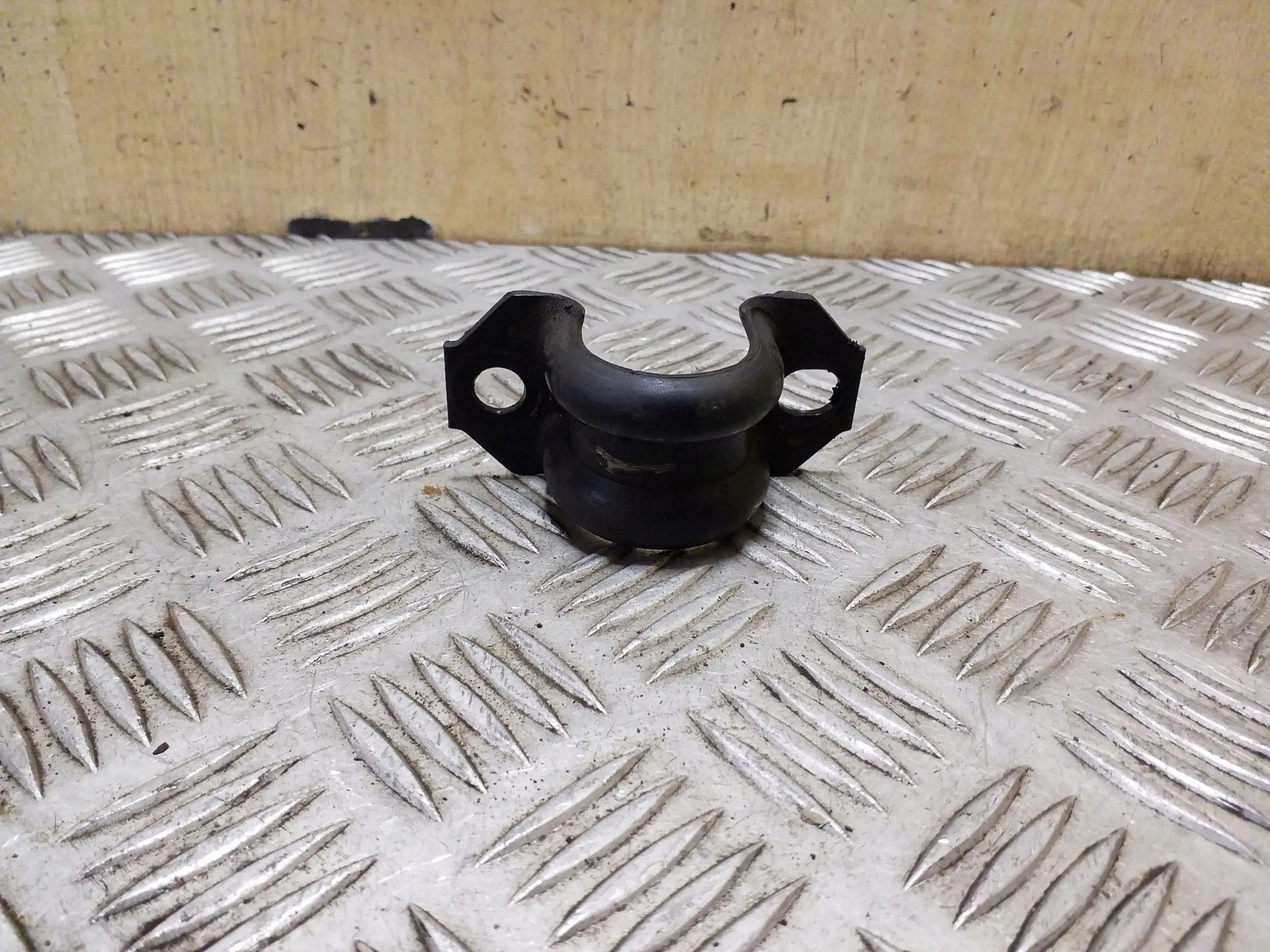 Hyundai IX35 Front Stabilizer Link Bracket OEM VAL214693 image 2
