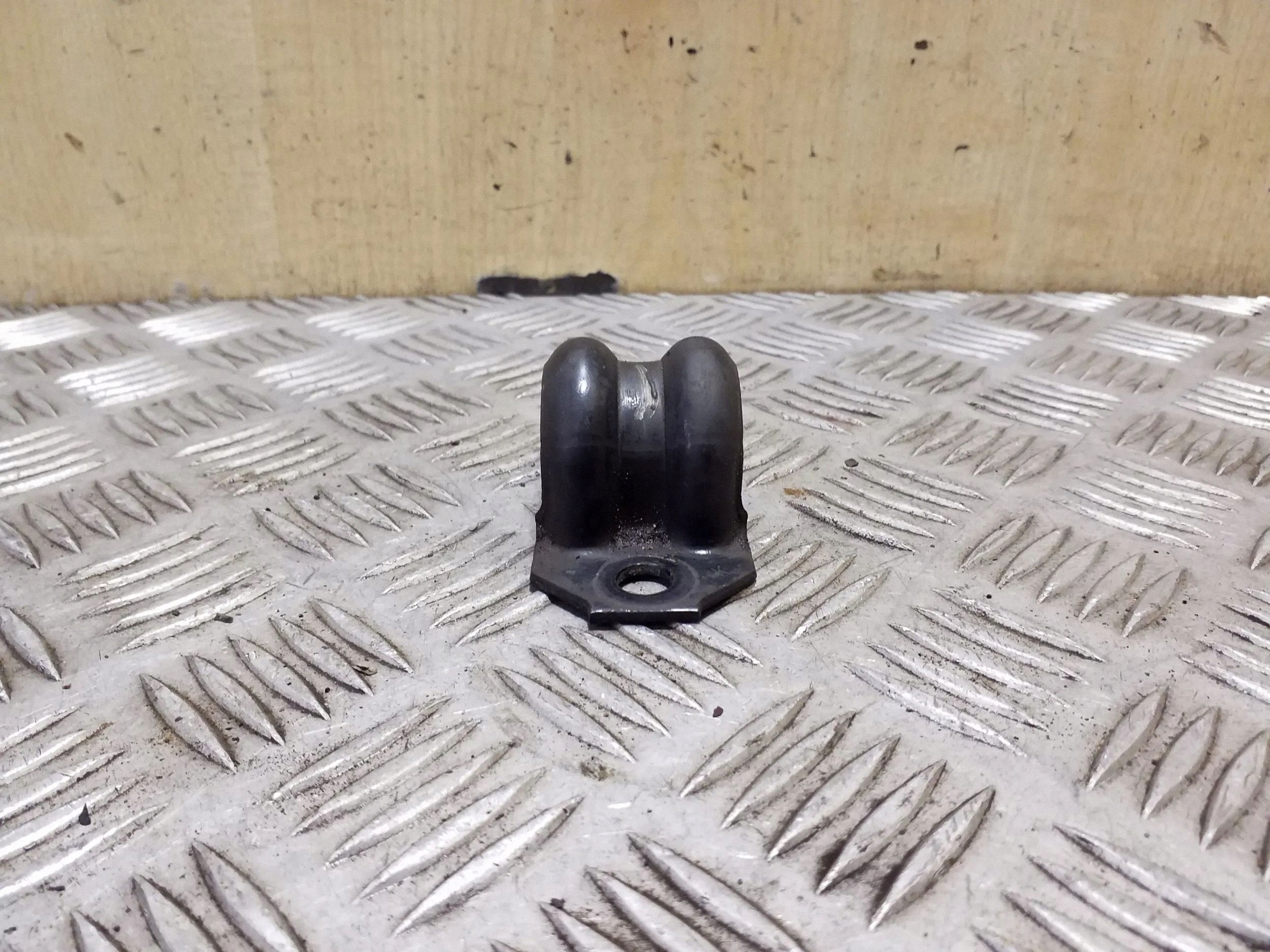 Hyundai IX35 Front Stabilizer Link Bracket OEM VAL214693 image 3