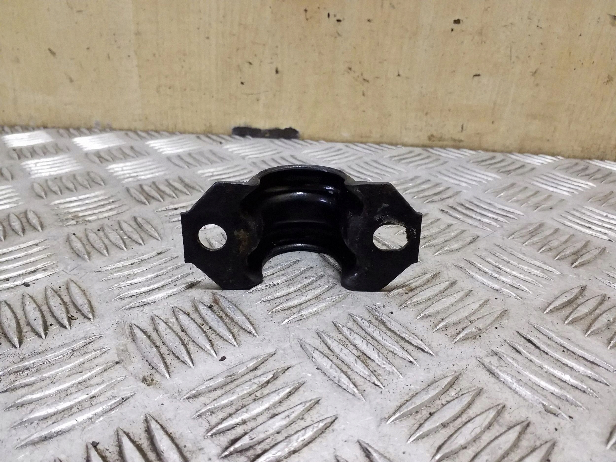 Hyundai IX35 Front Stabilizer Link Bracket OEM VAL214693 image 4