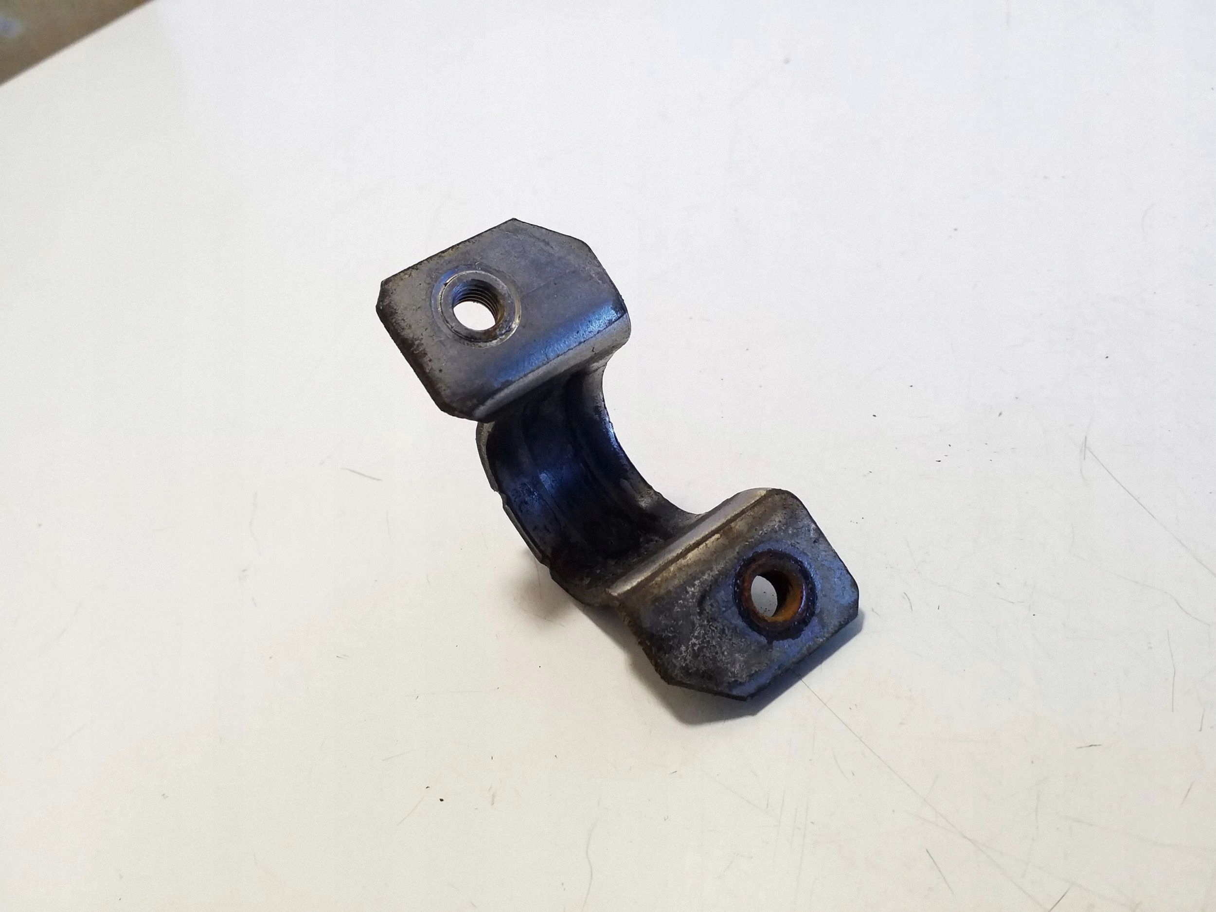 VW Polo V 6R Front Stabilizer Clamp 6Q0411334A