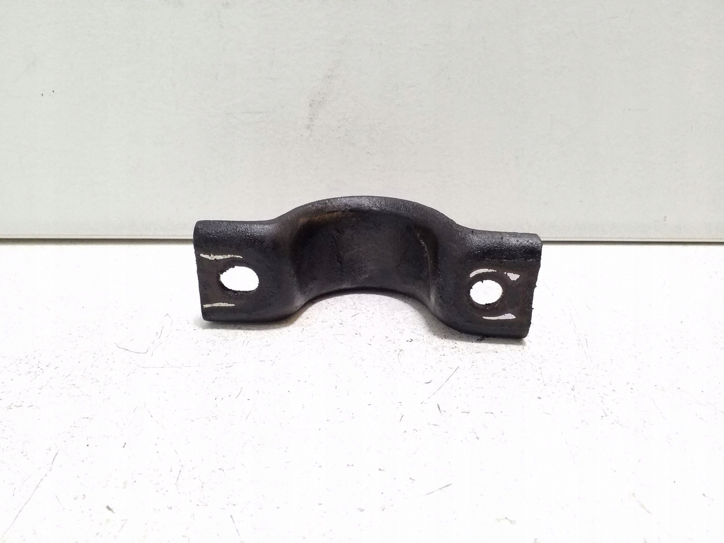Mitsubishi L200 Front Stabilizer Clamp OEM VAL271866