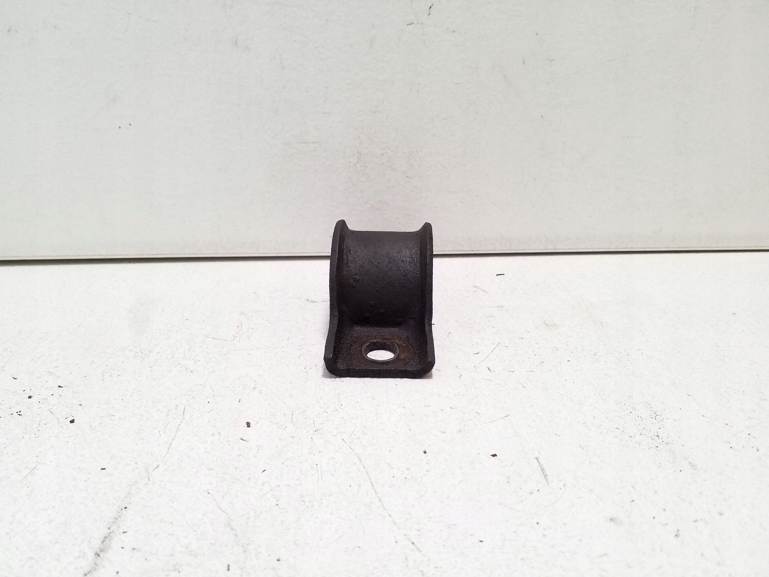 Mitsubishi L200 Front Stabilizer Bracket VAL271901 image 3