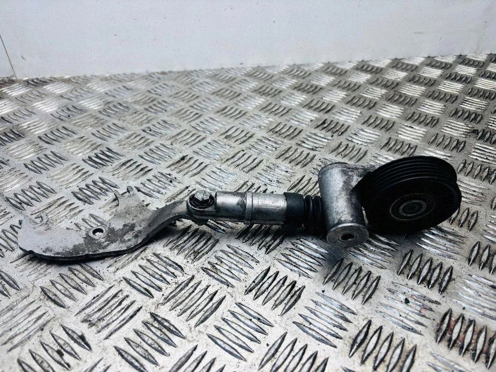 VW Passat B5 1.9 TDI - käytetty kiristin