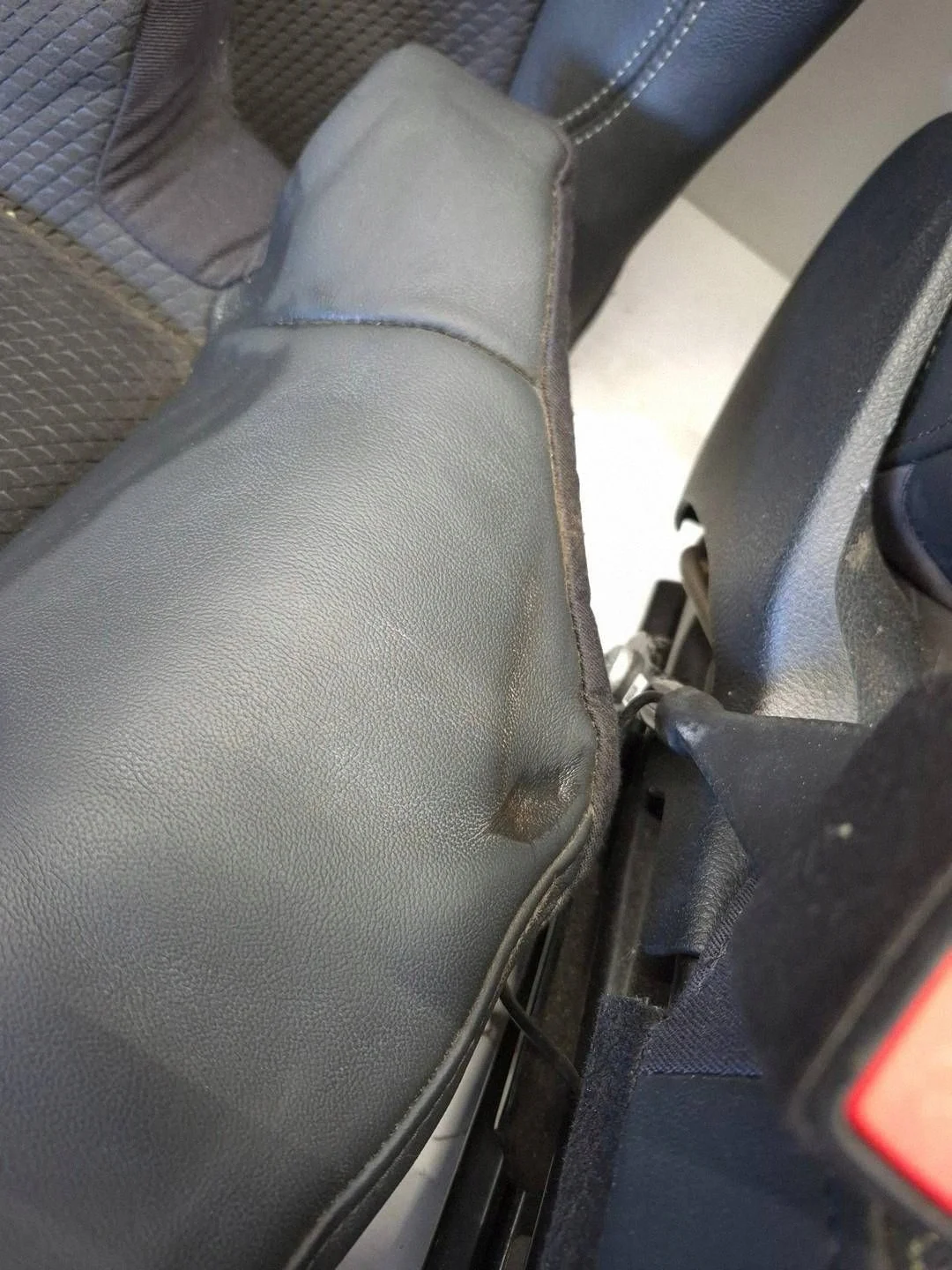 Sitze Audi A4 B9 Leder S-Line vorne/hinten image 7
