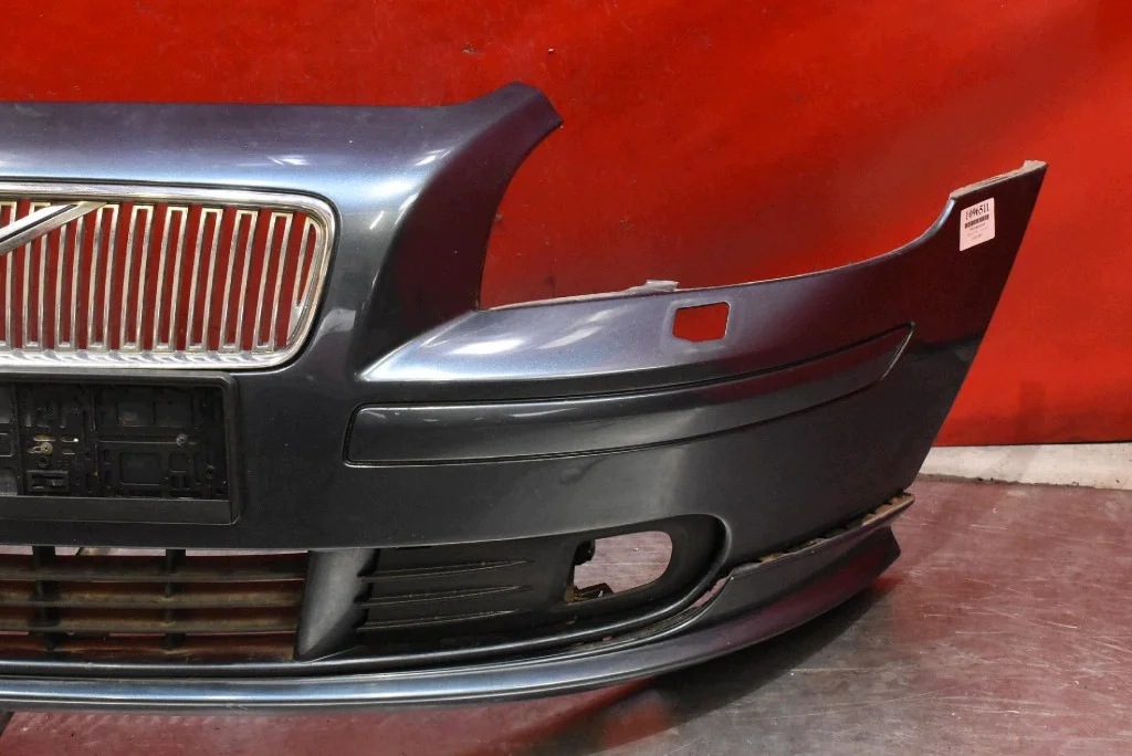 Volvo V50 Front Bumper 2003-2011 Used image 3