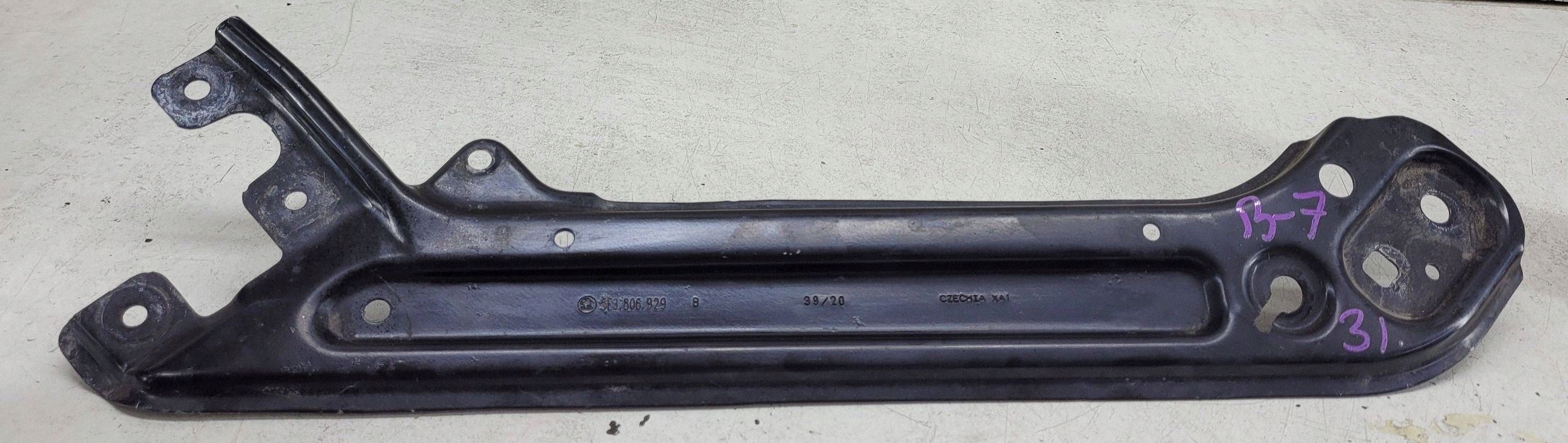 Suporte fixação cinto dianteiro Skoda Octavia Mk4 5E3806929B image 2