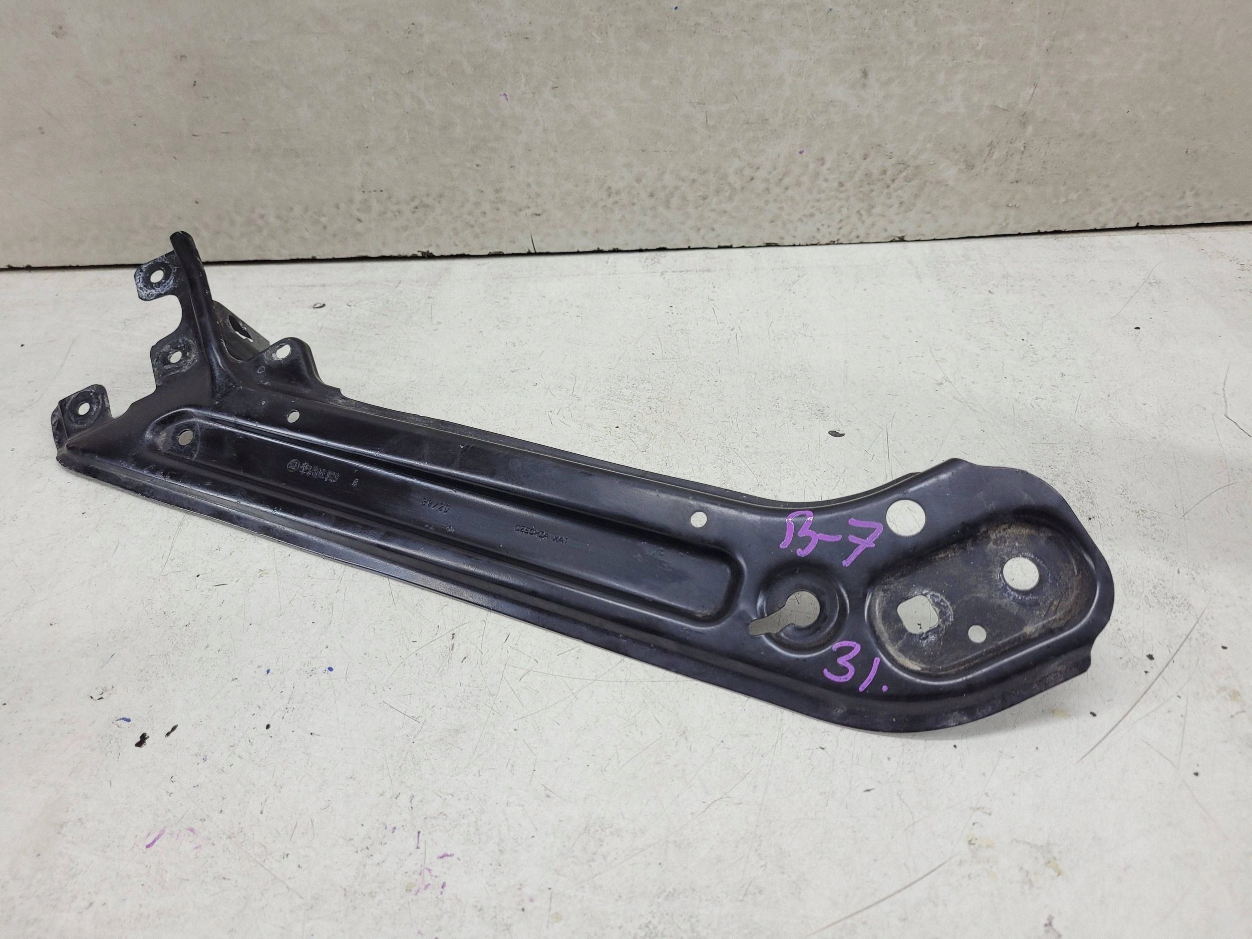 Suporte fixação cinto dianteiro Skoda Octavia Mk4 5E3806929B image 3