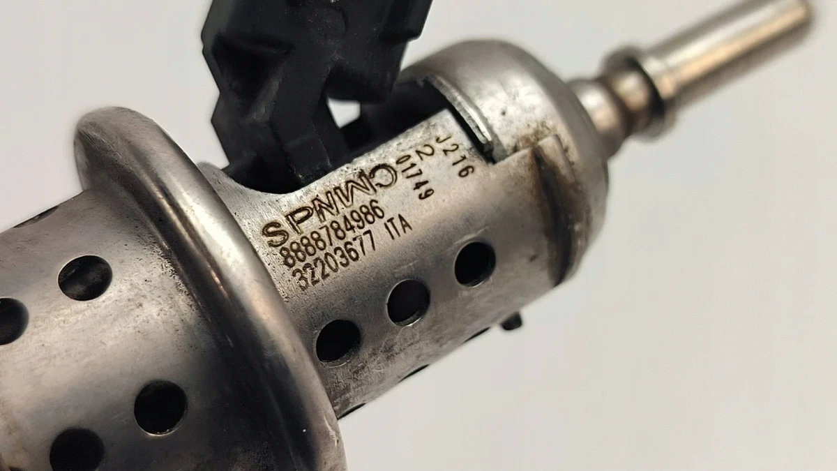 Injecteur AdBlue Volvo XC60 II 32203677 image 3