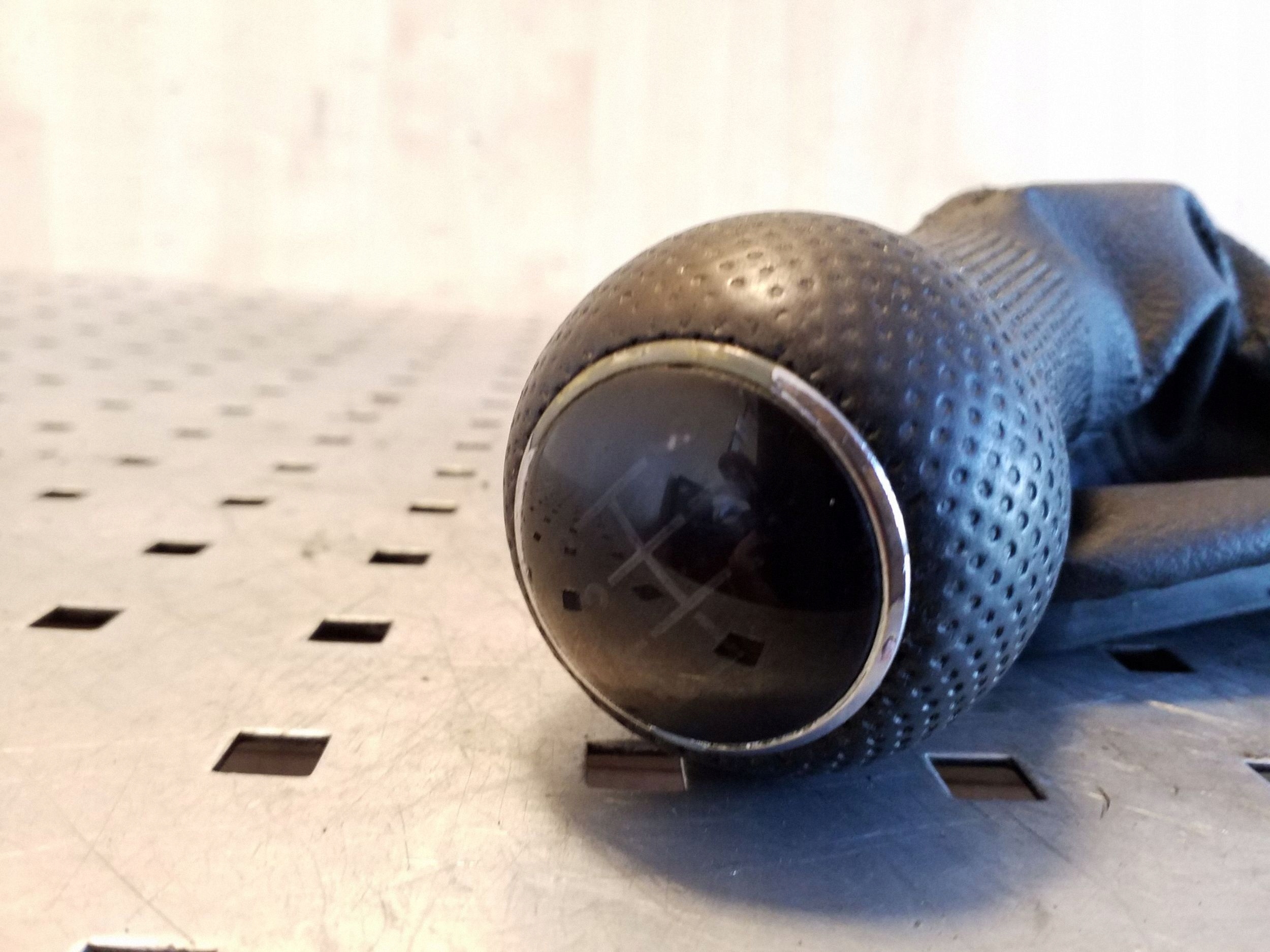 VW Golf IV Gear Shift Knob 1J0711113Q