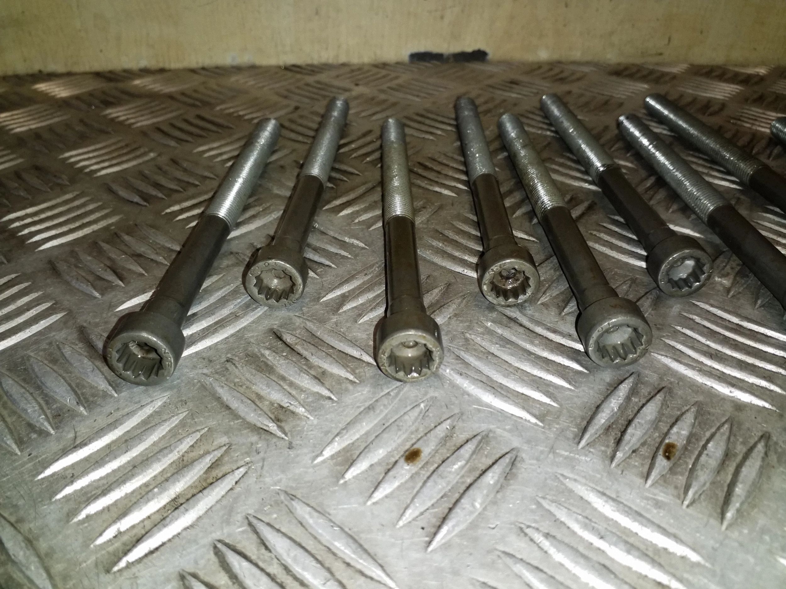 Vis de culasse Volvo XC90 OEM VAL218607 image 3