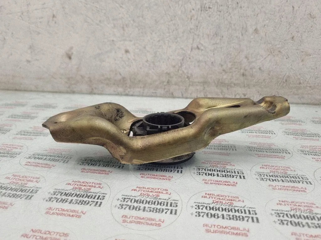 Haarukka kytkimelle VW Passat B5 1.9 TDI OEM 012141719B