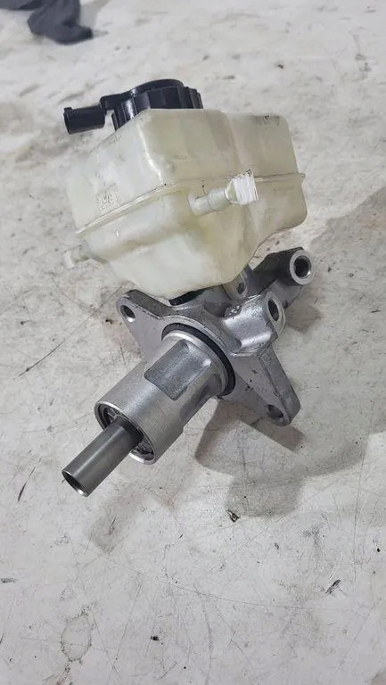 Cilindro de freio BMW E91 679410 Usado image 2