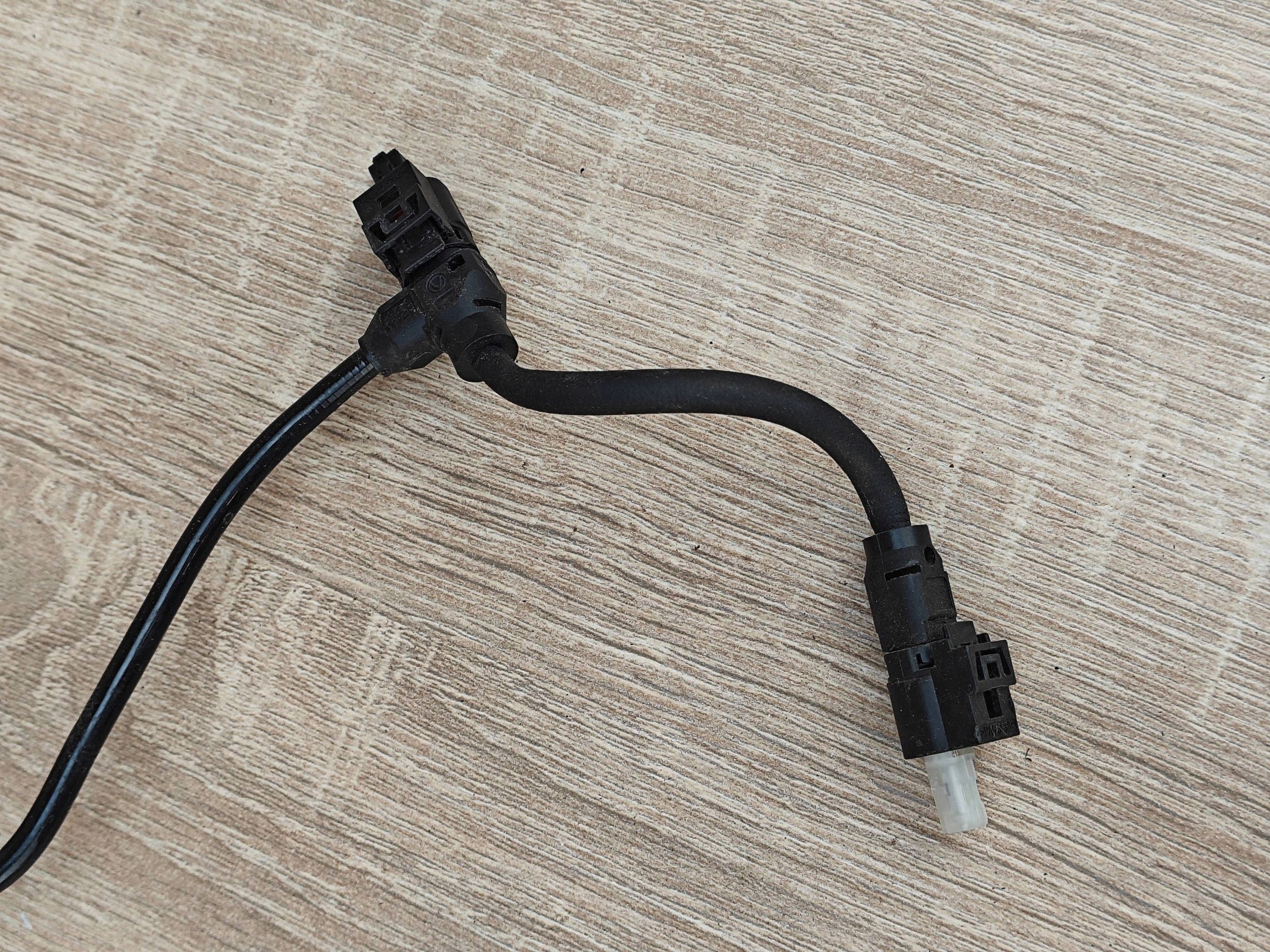 BMW G30 G31 G16 vasen etuadapteri 6869073