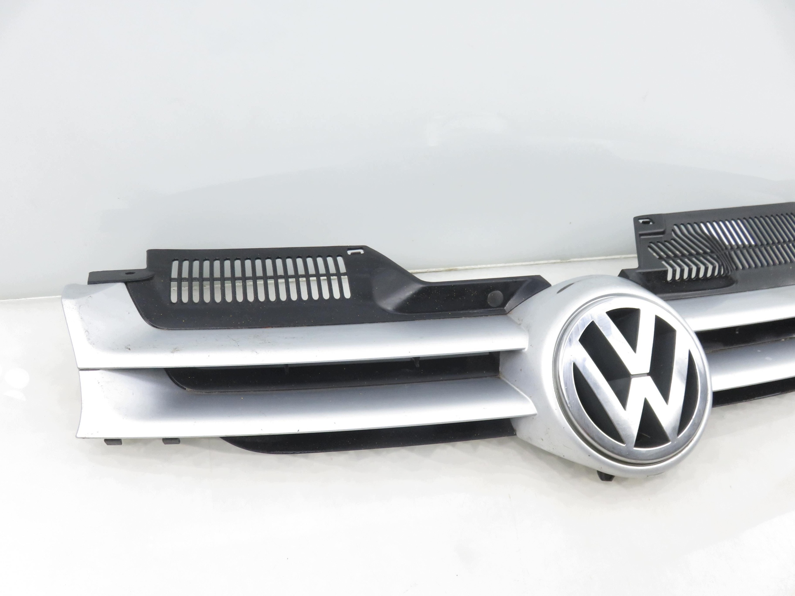 Grille Insert VW Golf V (1K1) 1K0853655A image 3