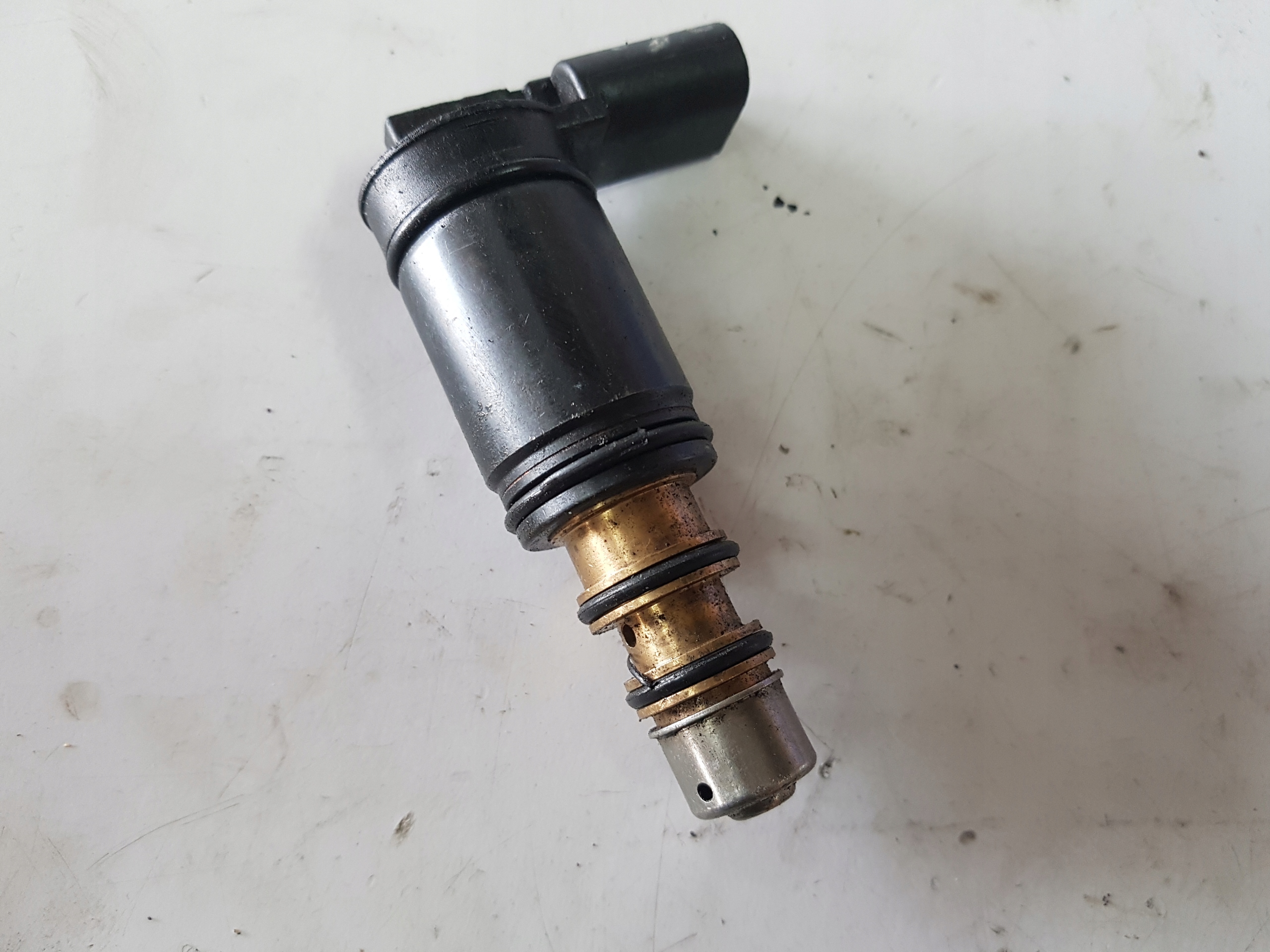 Audi A4 B8 A5 8T 2.0 TDI AC-kompressor sensor image 2