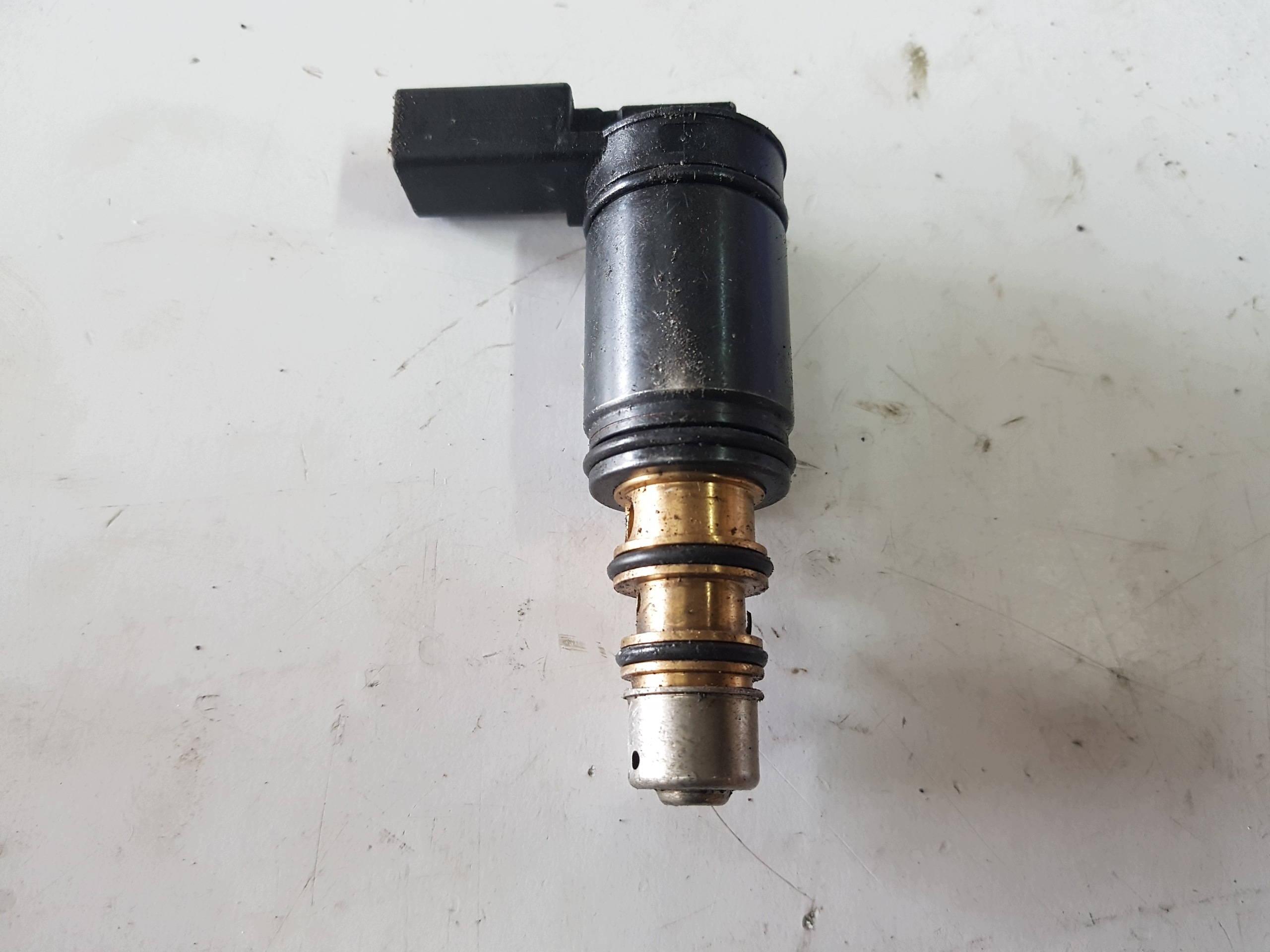 Audi A4 B8 A5 8T AC Compressor Sensor 8K0820805L