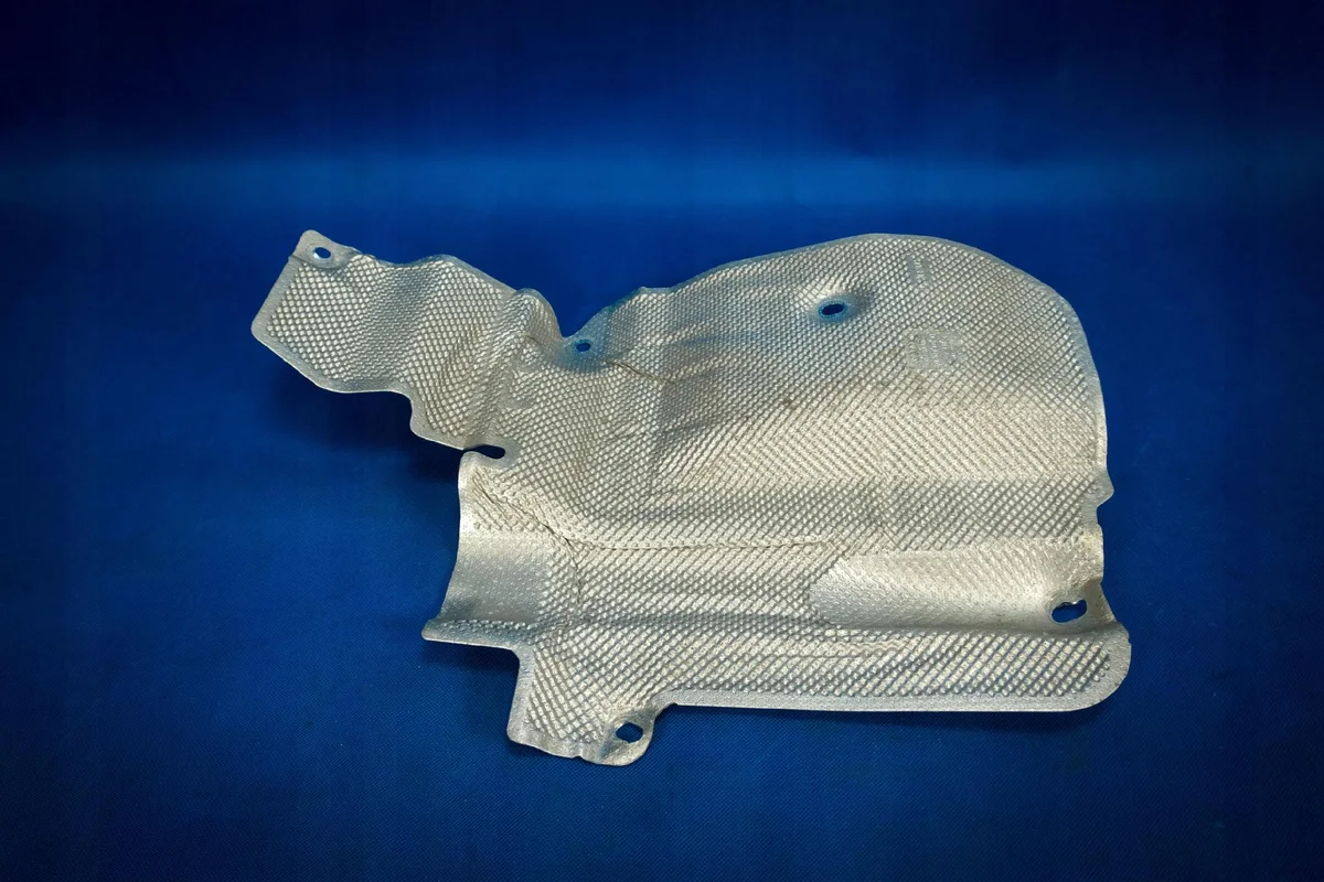 Audi A8 4H alustan lämpösuoja takana 4H0825725C