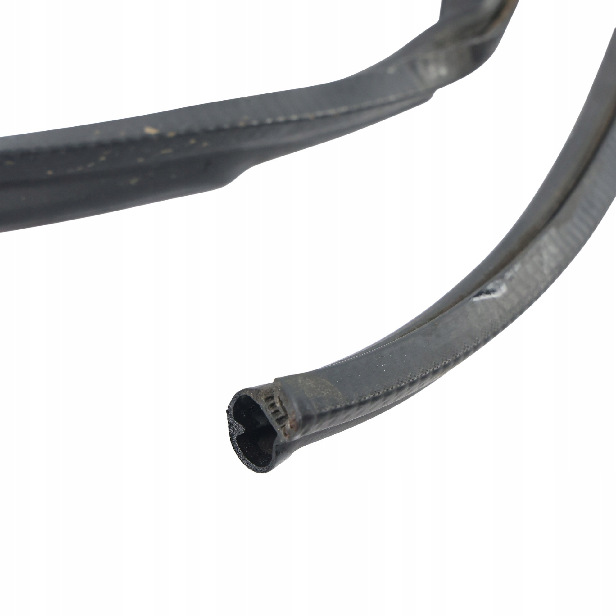 VW Touareg 7P Konepellin Tiiviste 7P6823707A