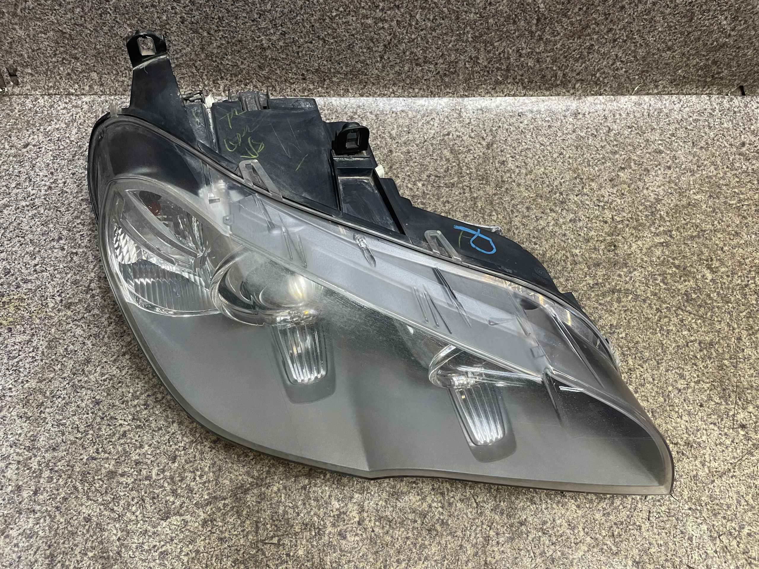 Oikea etuvalo Bi-Xenon ei-kääntyvä LED BMW X5 E70 LIFT Eurooppa