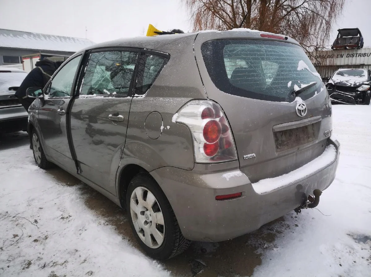 Toyota Corolla Verso Coxins Motor/Câmbio Usados image 8