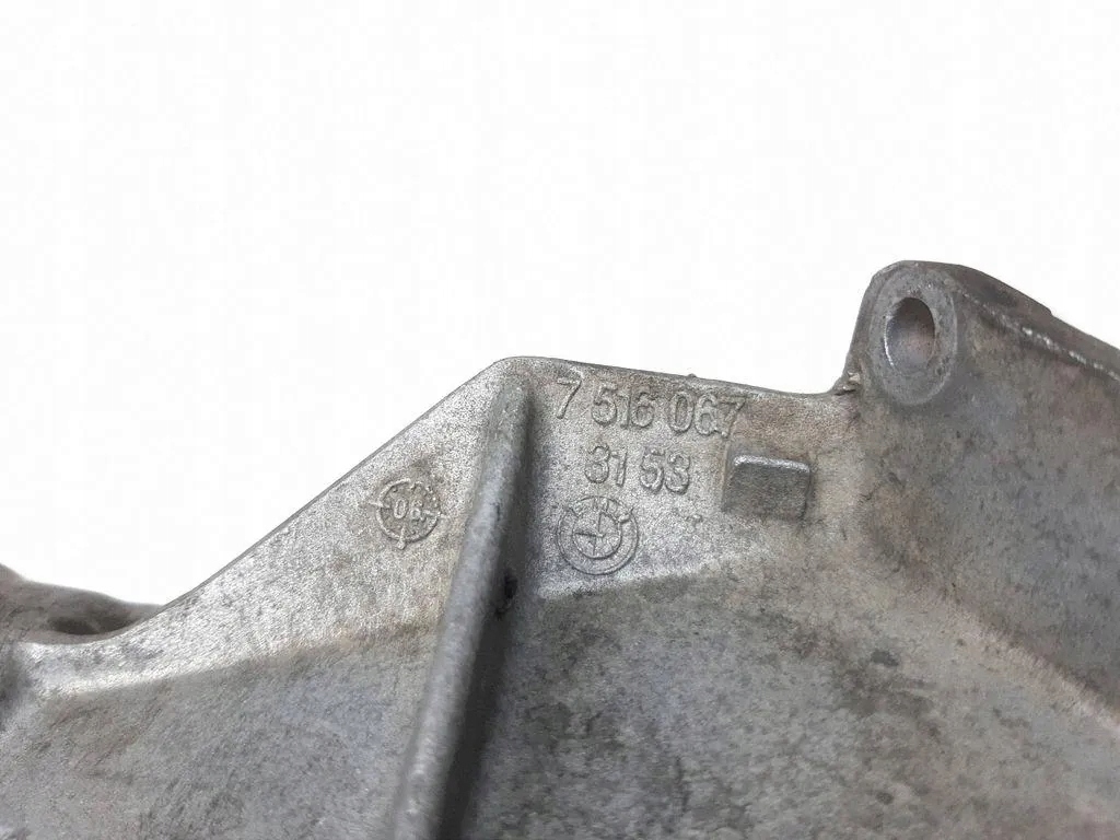 BMW X3 E83 Axle Support Bracket 31537516067 image 5