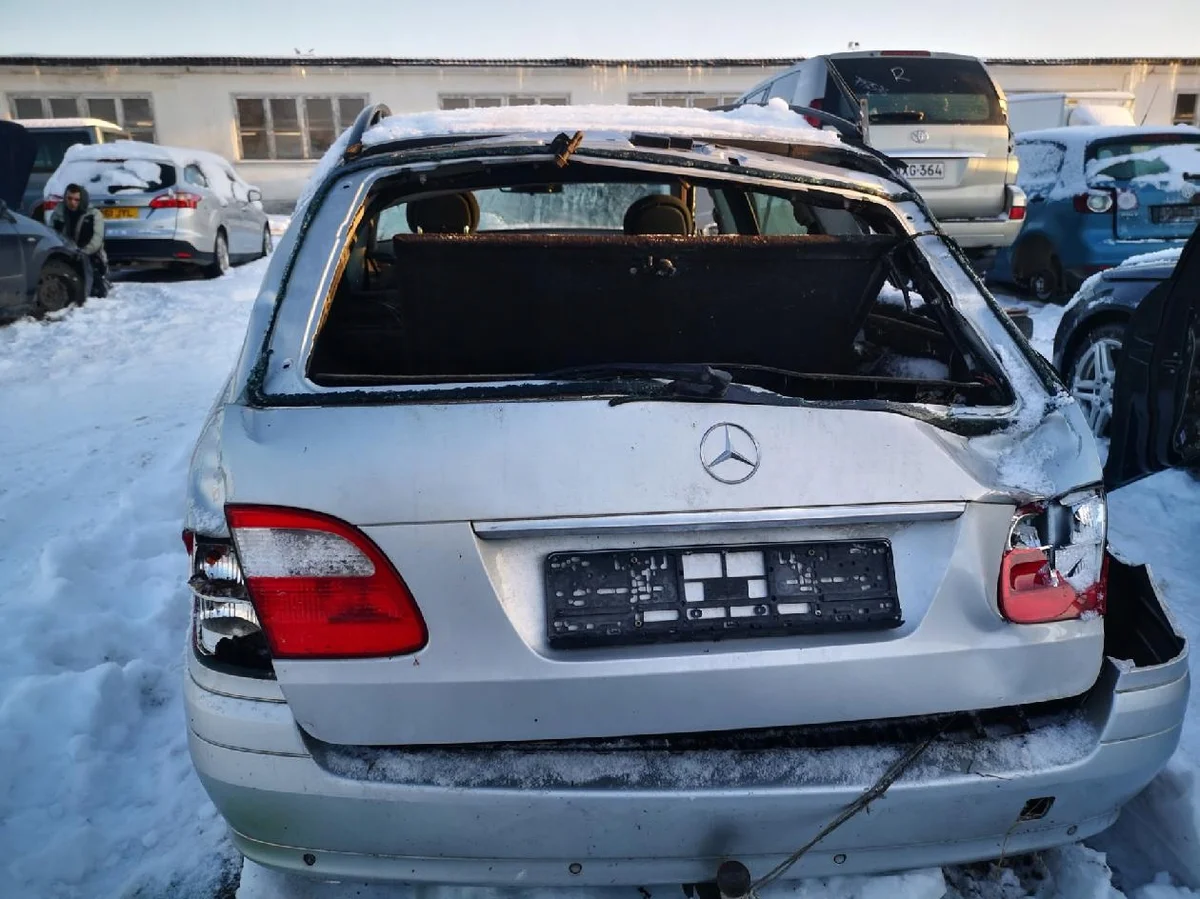 Mercedes A2115200401 Intercooler Rör Begagnad image 9