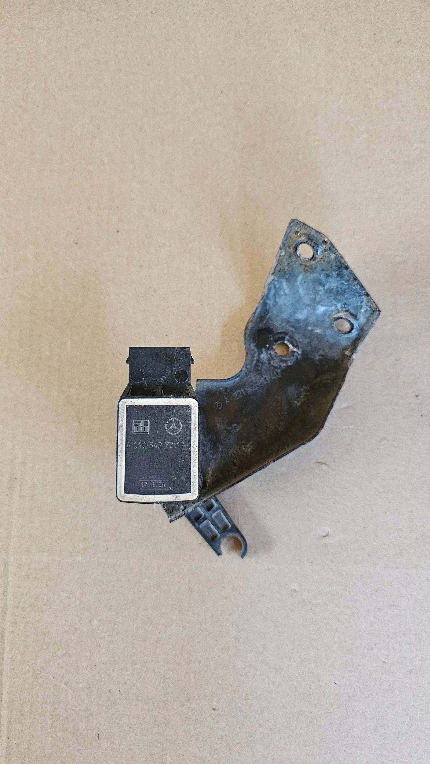 Mercedes Niveausensor A0105427717 OEM Gebraucht image 2