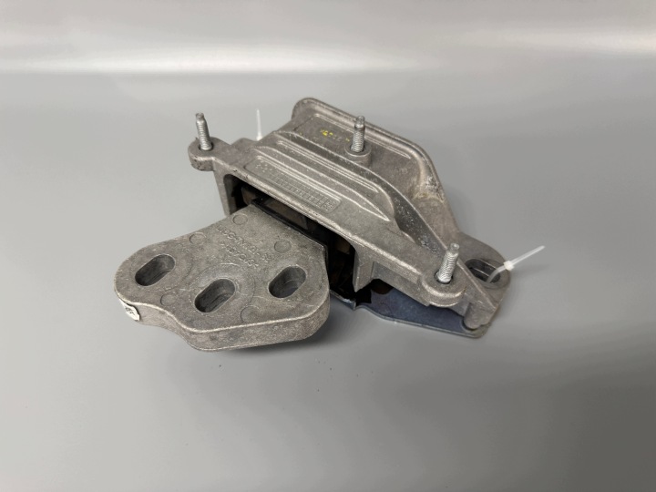 Vaihteiston tukikumi Ford Puma MK2 1.0 EcoBoost L1BG-7M121-BB