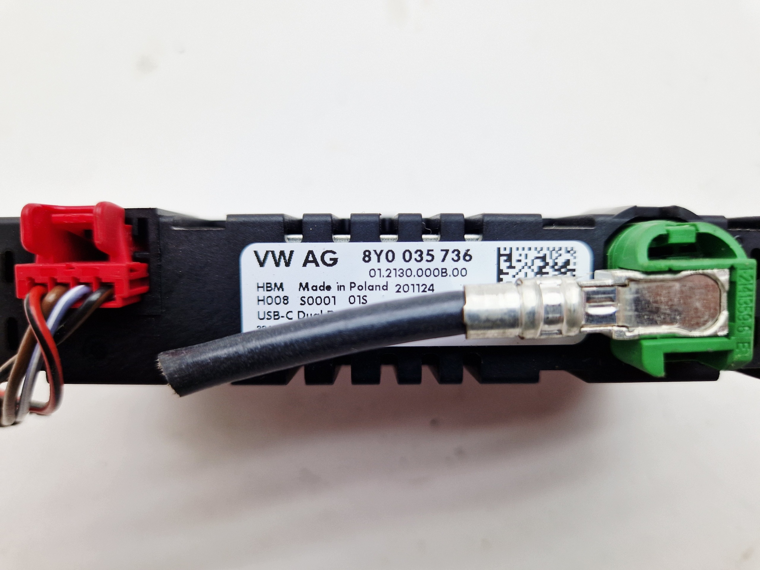 AUDI A3 8Y LIFT 1.5 TSI 2025 R USB-C DUAL -LIITÄNTÄ 8Y0035736