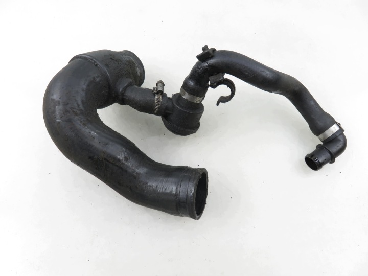 Audi A4 B6 1.8 T -intercoolerin putki 8E0145832D 058145710