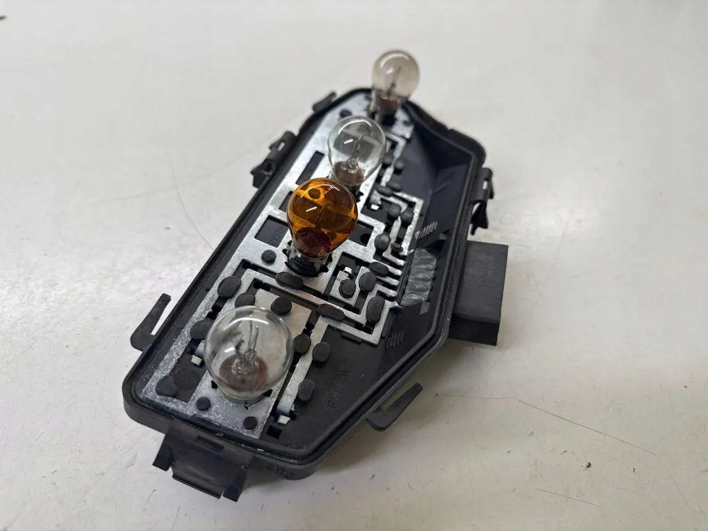 Takavalon liitin VW Transporter T5 7H5945257A