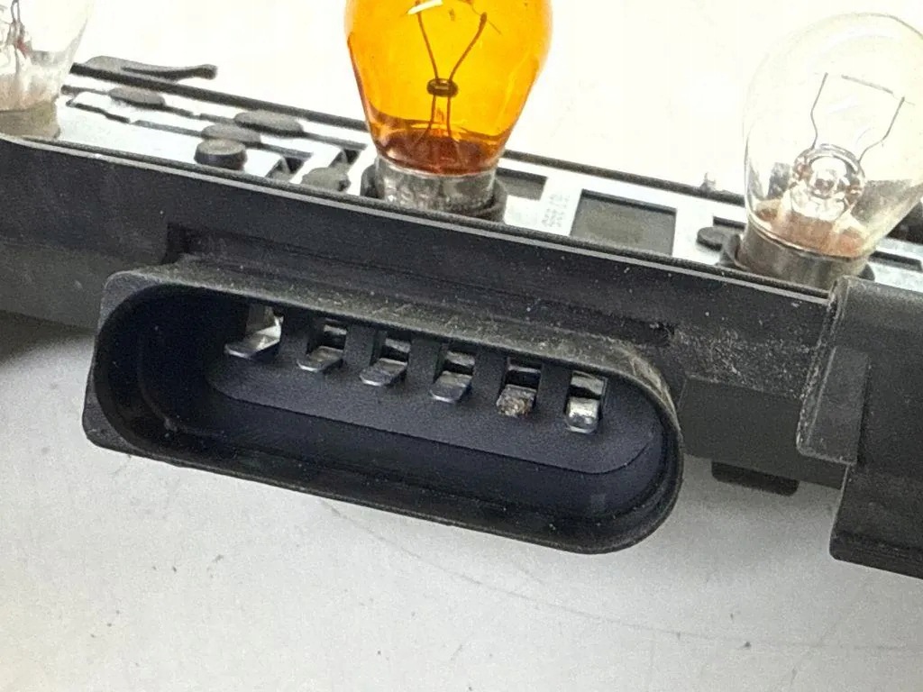Takavalon liitin VW Transporter T5 7H5945257A image 3