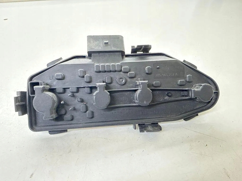 Takavalon liitin VW Transporter T5 7H5945257A image 6
