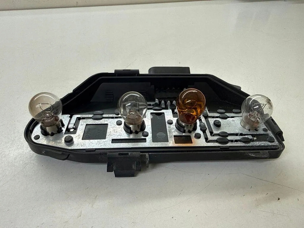 Takavalon liitin VW Transporter T5 7H5945257A image 7